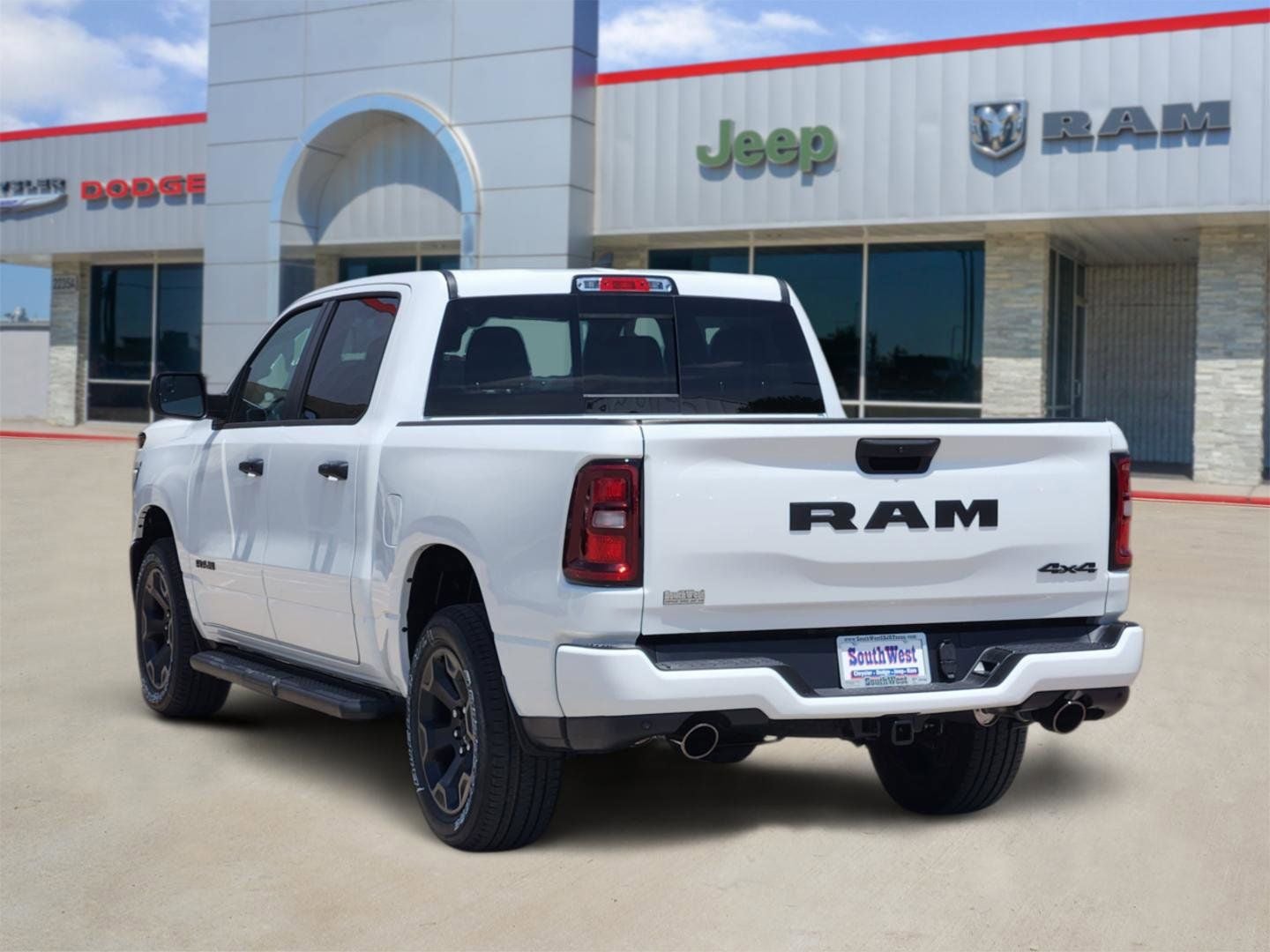2026 RAM Ram 1500 RAM 1500 EXPRESS CREW CAB 4X4 5'7' BOX