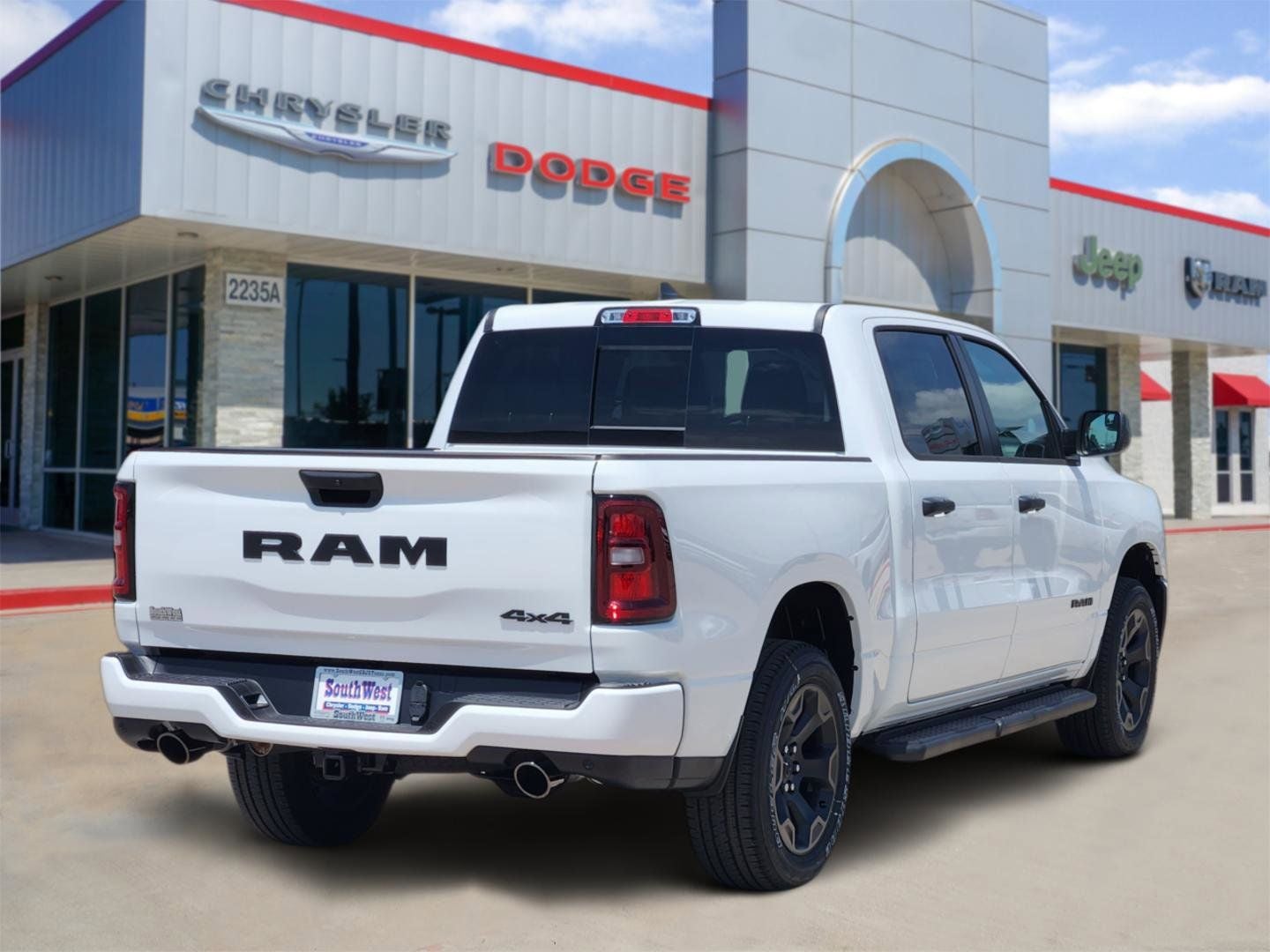 2026 RAM Ram 1500 RAM 1500 EXPRESS CREW CAB 4X4 5'7' BOX