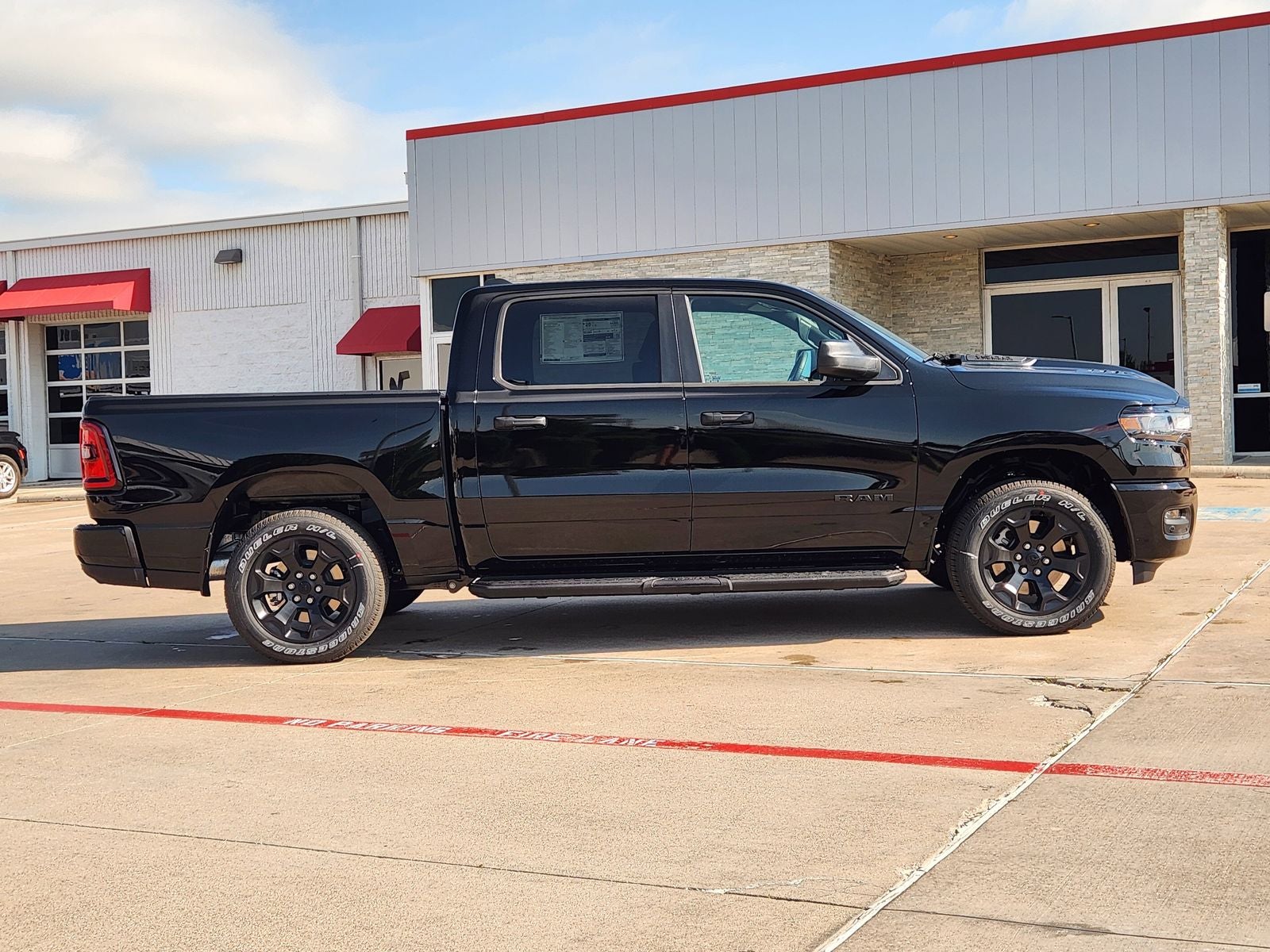 2026 RAM Ram 1500 RAM 1500 EXPRESS CREW CAB 4X4 5'7' BOX
