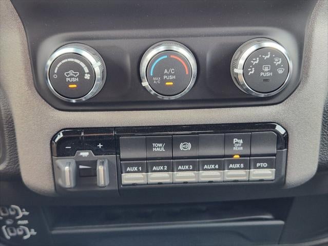 2024 RAM Ram 5500 Chassis Cab RAM 5500 TRADESMAN CHASSIS CREW CAB 4X2 84' CA