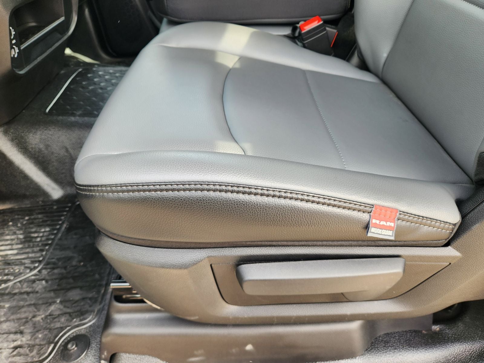 2026 RAM Ram 5500 Chassis Cab RAM 5500 TRADESMAN CHASSIS REGULAR CAB 4X4 84' CA