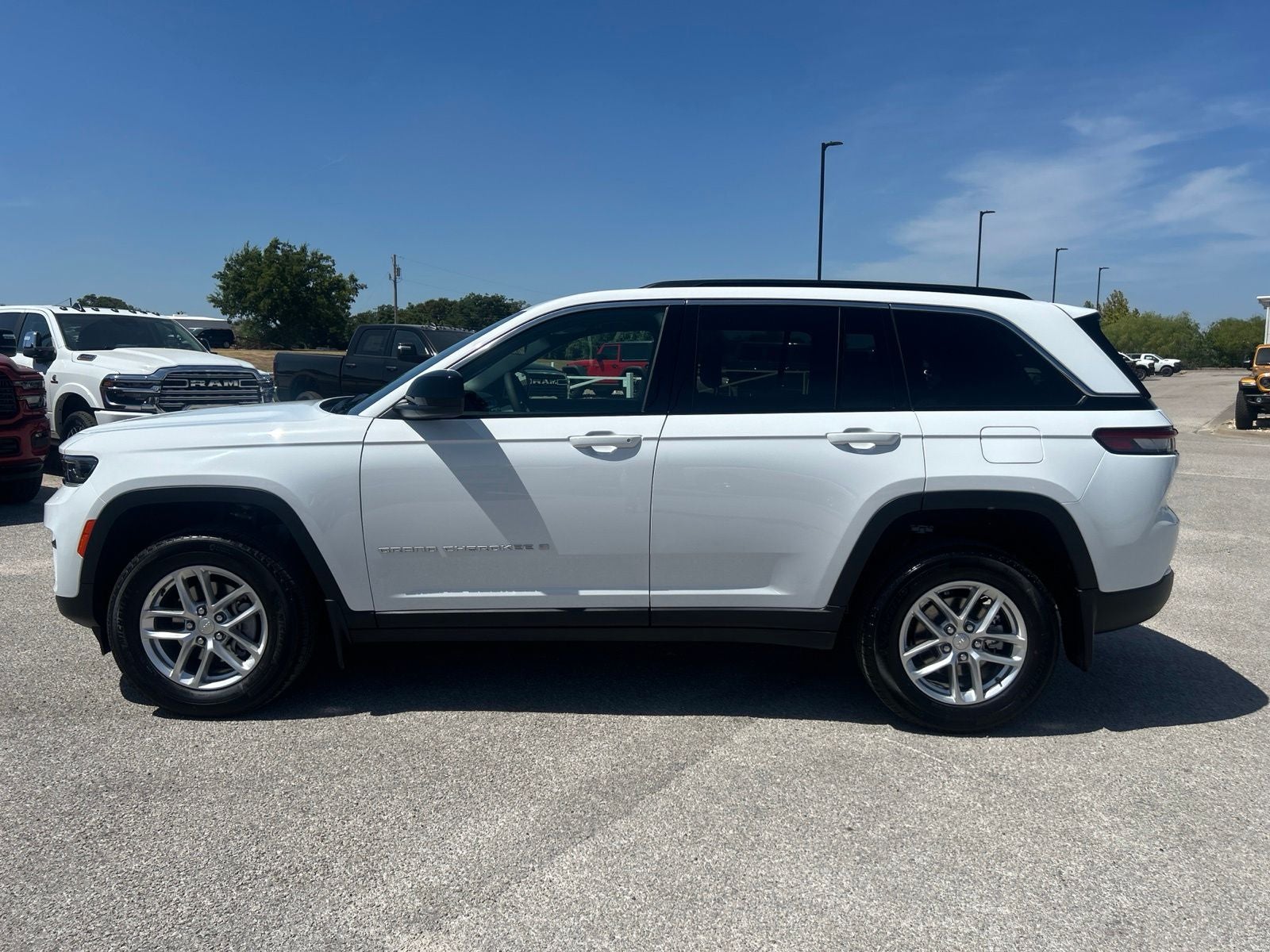 2026 Jeep Grand Cherokee GRAND CHEROKEE LAREDO 4X2