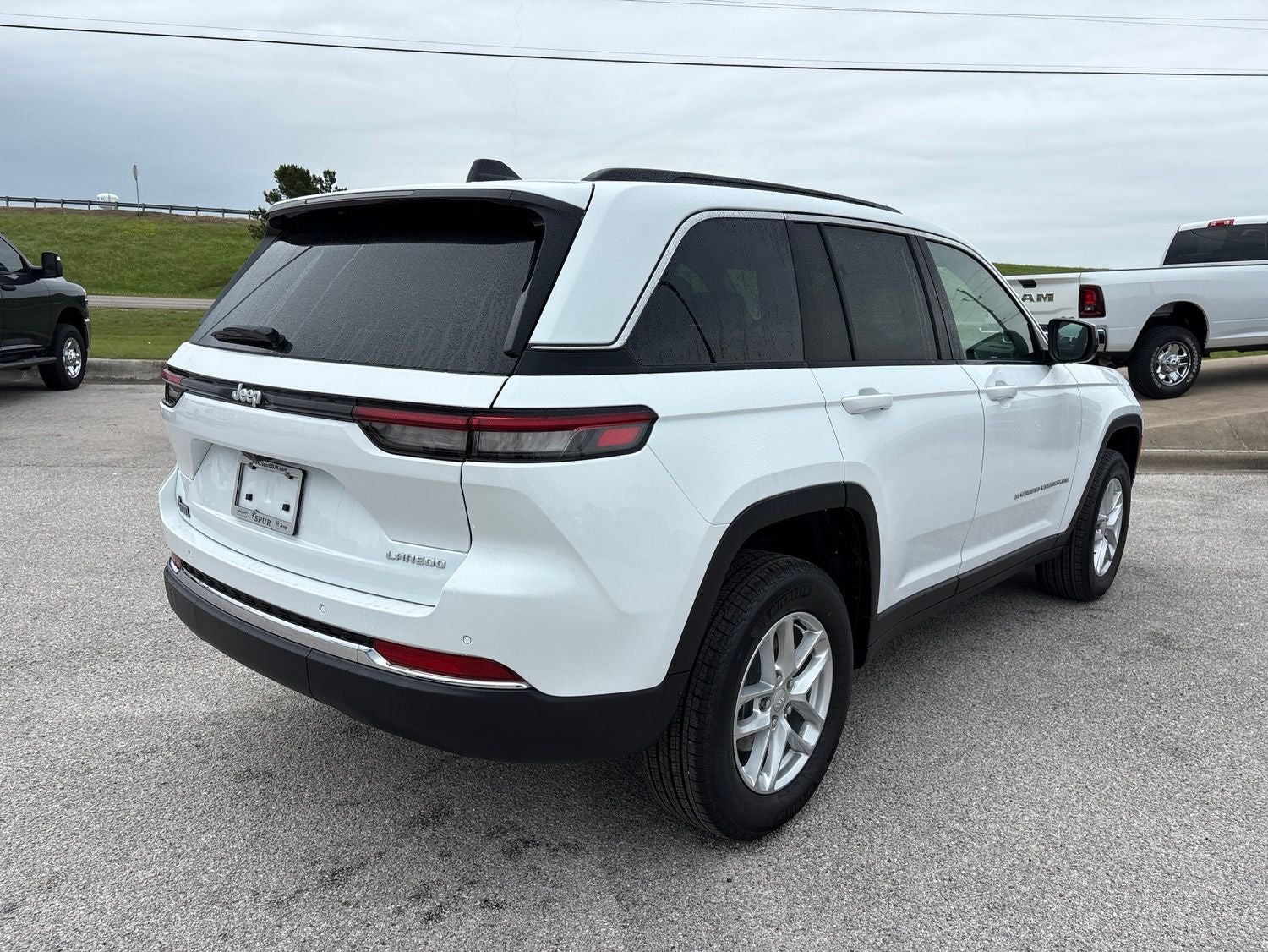 2026 Jeep Grand Cherokee GRAND CHEROKEE LAREDO 4X2