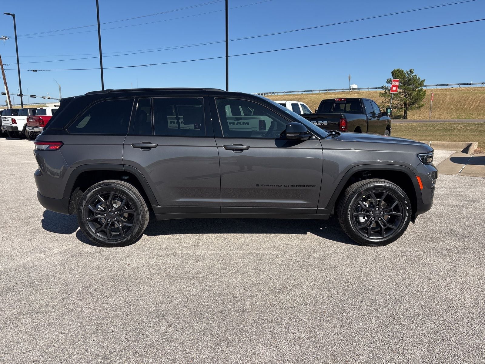 2025 Jeep Grand Cherokee GRAND CHEROKEE LIMITED 4X4