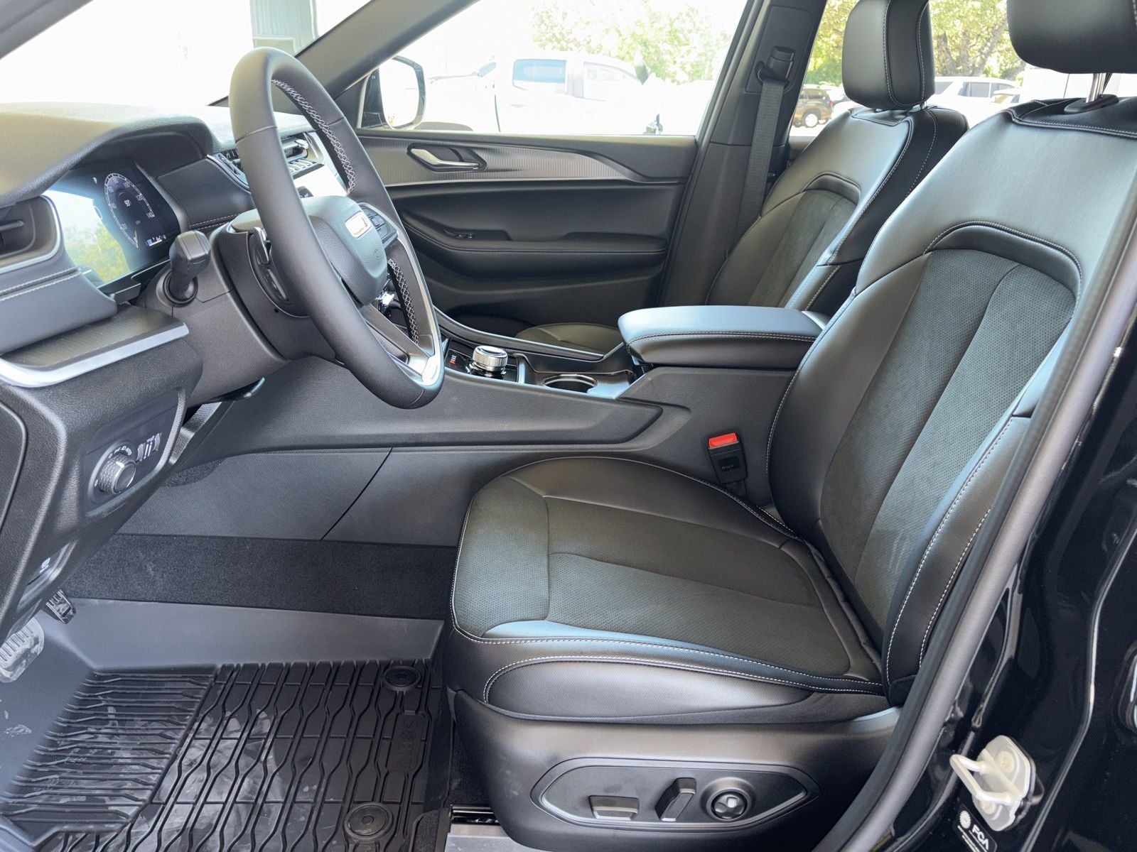 2025 Jeep Grand Cherokee L GRAND CHEROKEE L ALTITUDE X 4X2