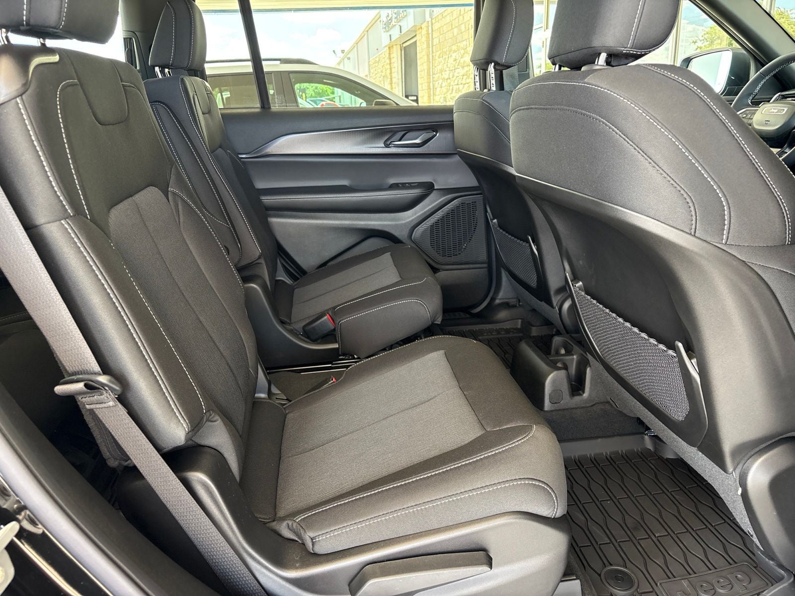 2026 Jeep Grand Cherokee L GRAND CHEROKEE L LAREDO 4X2