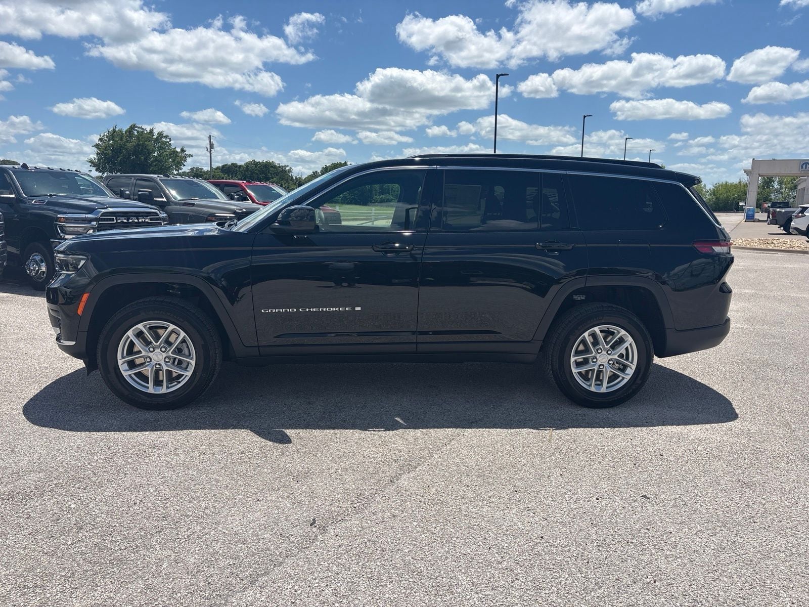 2026 Jeep Grand Cherokee L GRAND CHEROKEE L LAREDO 4X2