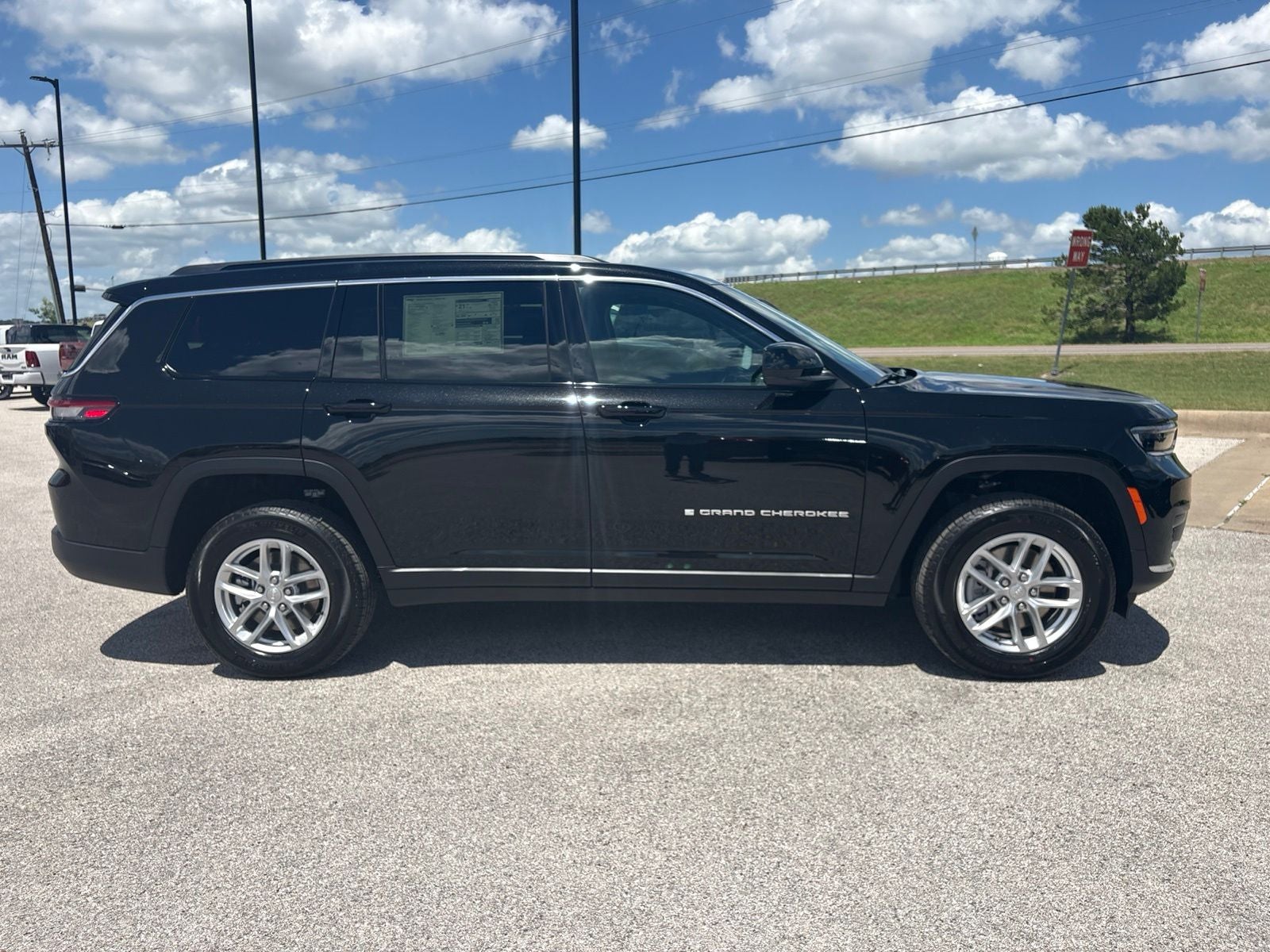 2026 Jeep Grand Cherokee L GRAND CHEROKEE L LAREDO 4X2