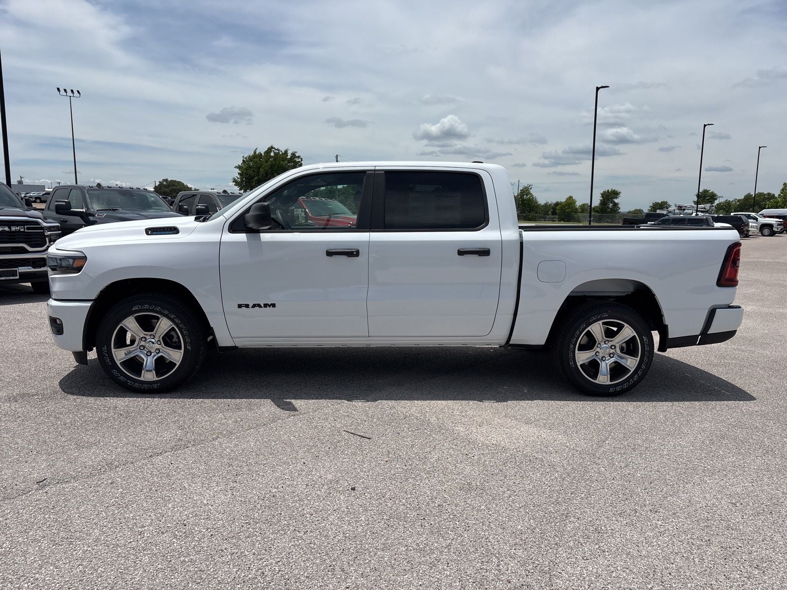 2026 RAM Ram 1500 RAM 1500 EXPRESS CREW CAB 4X2 5'7' BOX