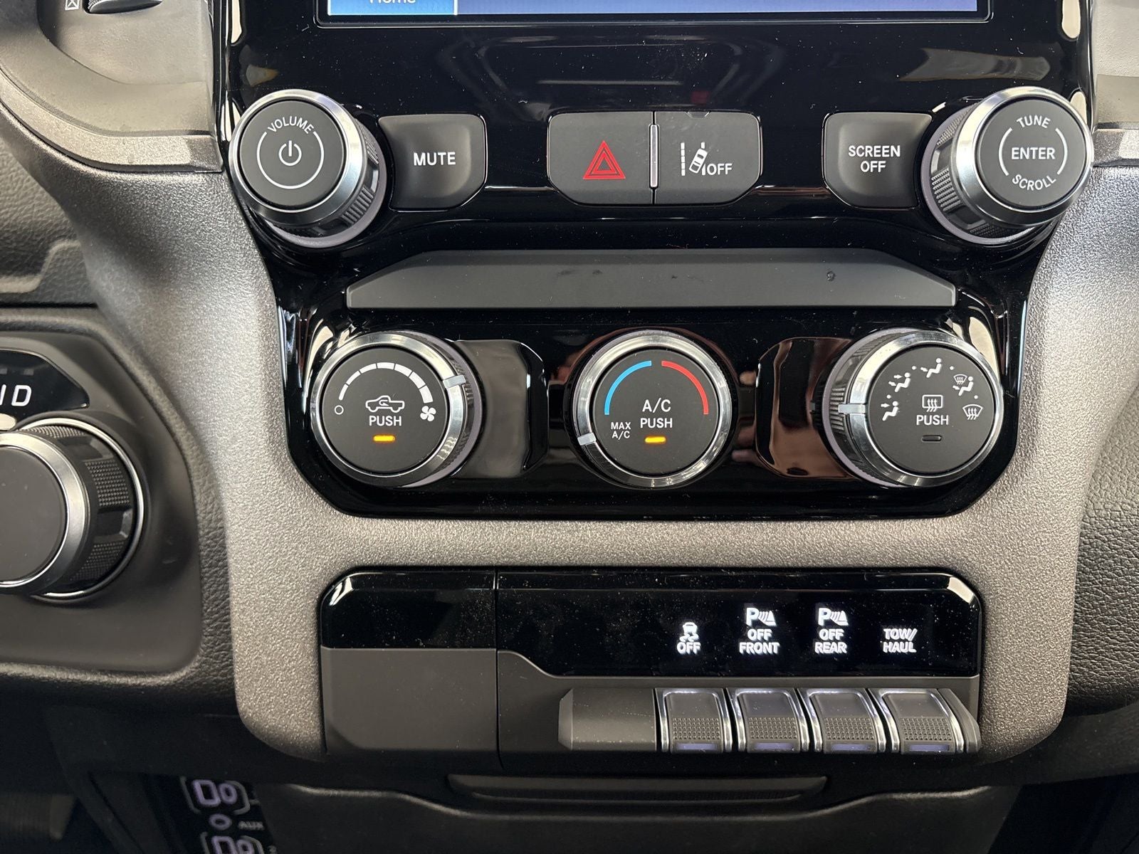 2026 RAM Ram 1500 RAM 1500 EXPRESS CREW CAB 4X2 5'7' BOX