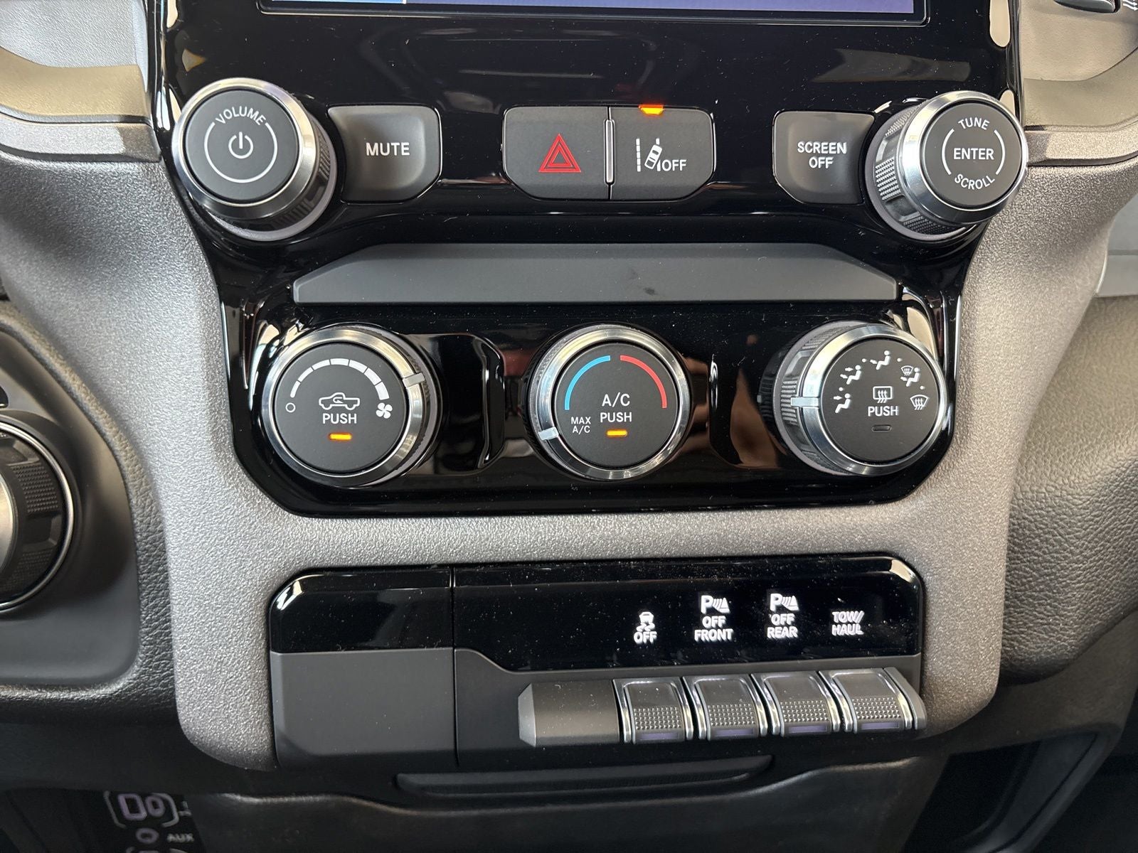 2026 RAM Ram 1500 RAM 1500 EXPRESS CREW CAB 4X2 5'7' BOX