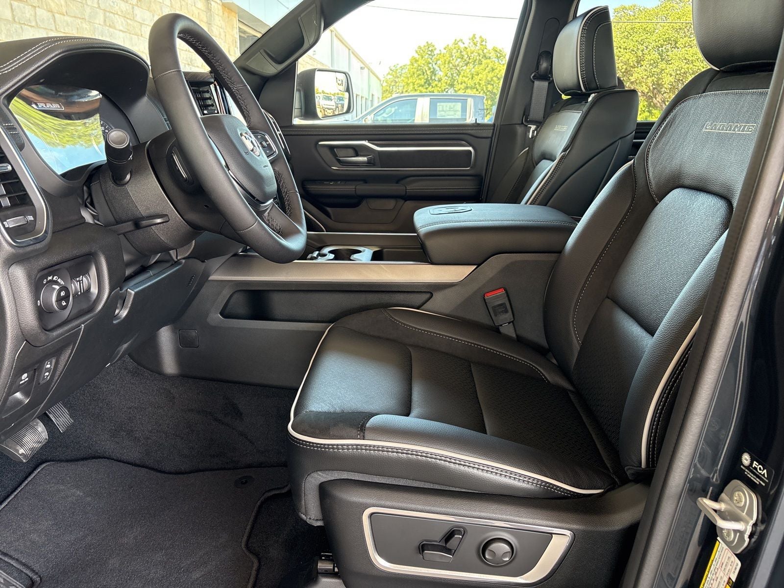 2026 RAM Ram 1500 RAM 1500 LARAMIE CREW CAB 4X2 5'7' BOX