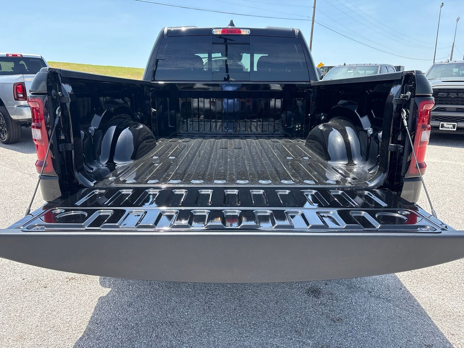 2026 RAM Ram 1500 RAM 1500 EXPRESS QUAD CAB 4X4 6'4' BOX