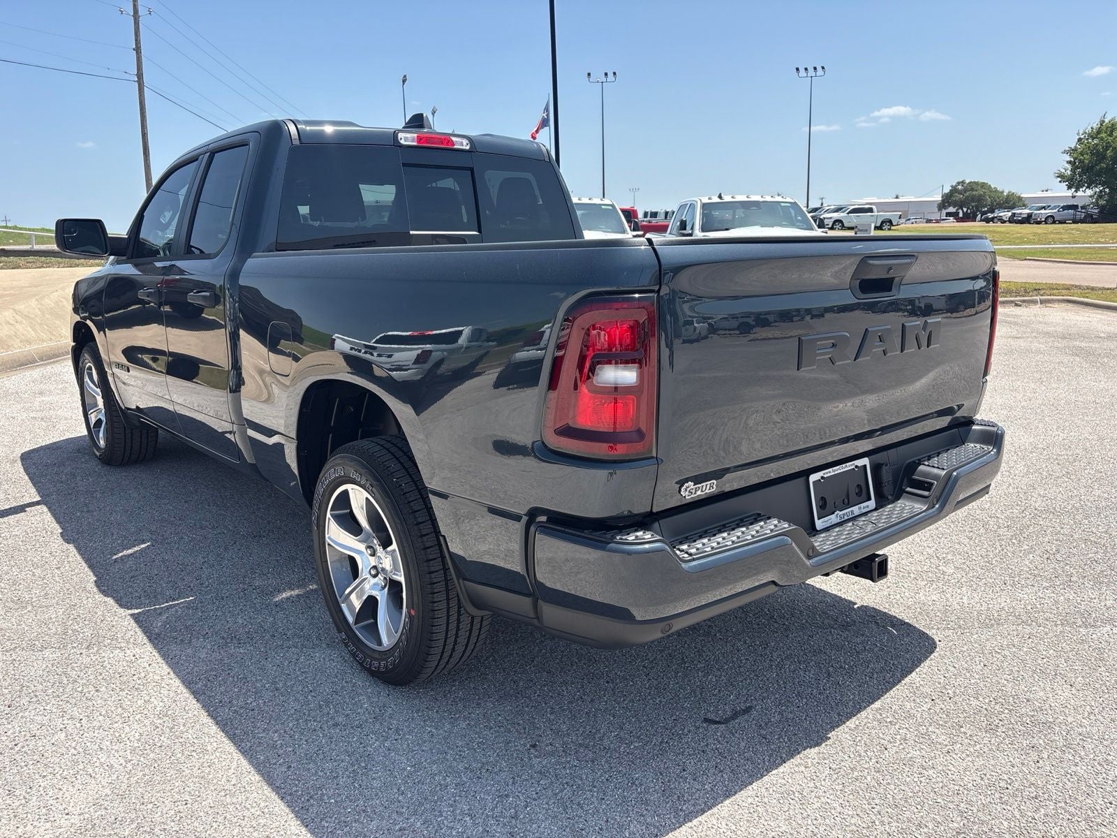 2026 RAM Ram 1500 RAM 1500 EXPRESS QUAD CAB 4X2 6'4' BOX