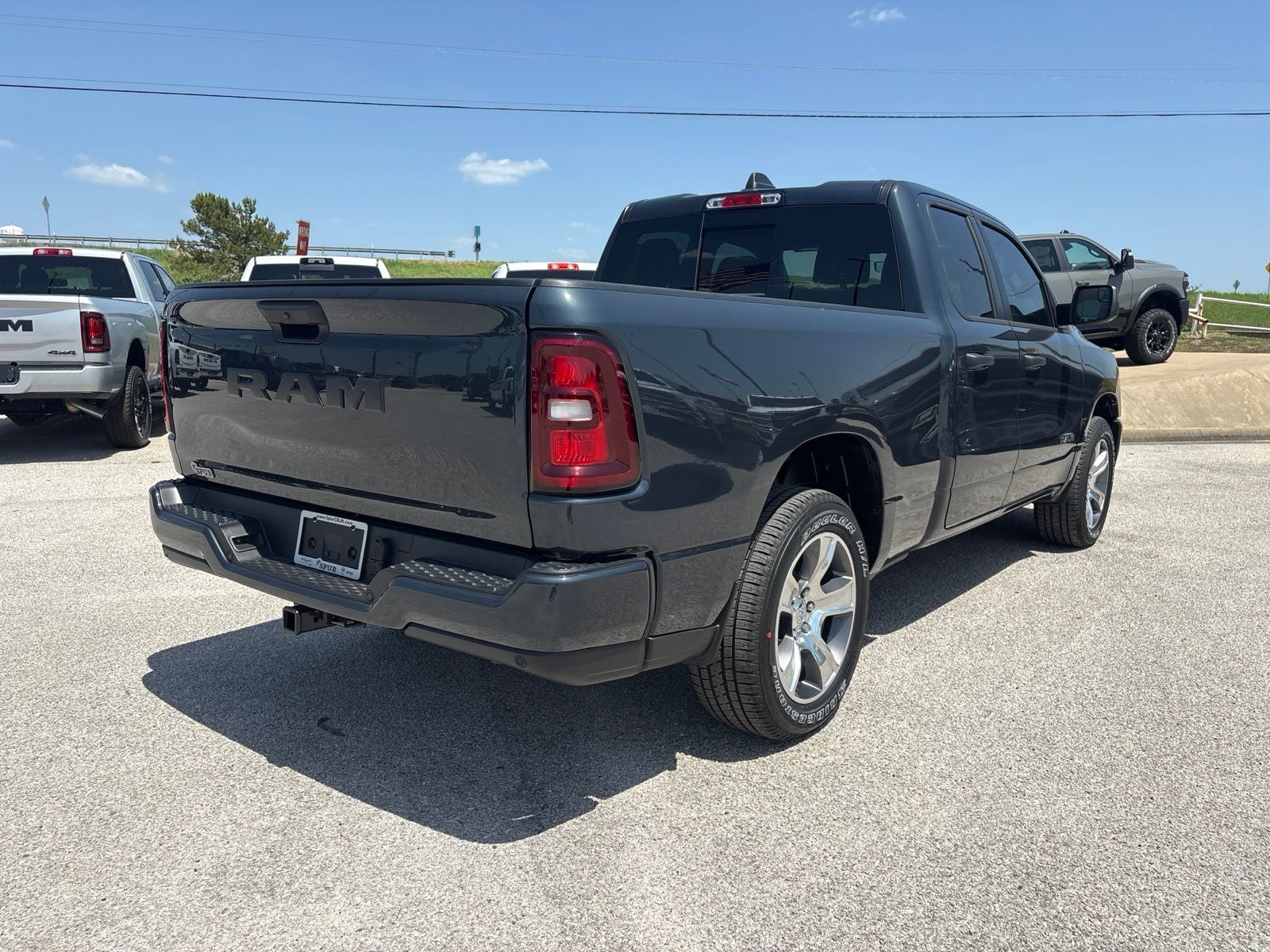 2026 RAM Ram 1500 RAM 1500 EXPRESS QUAD CAB 4X2 6'4' BOX