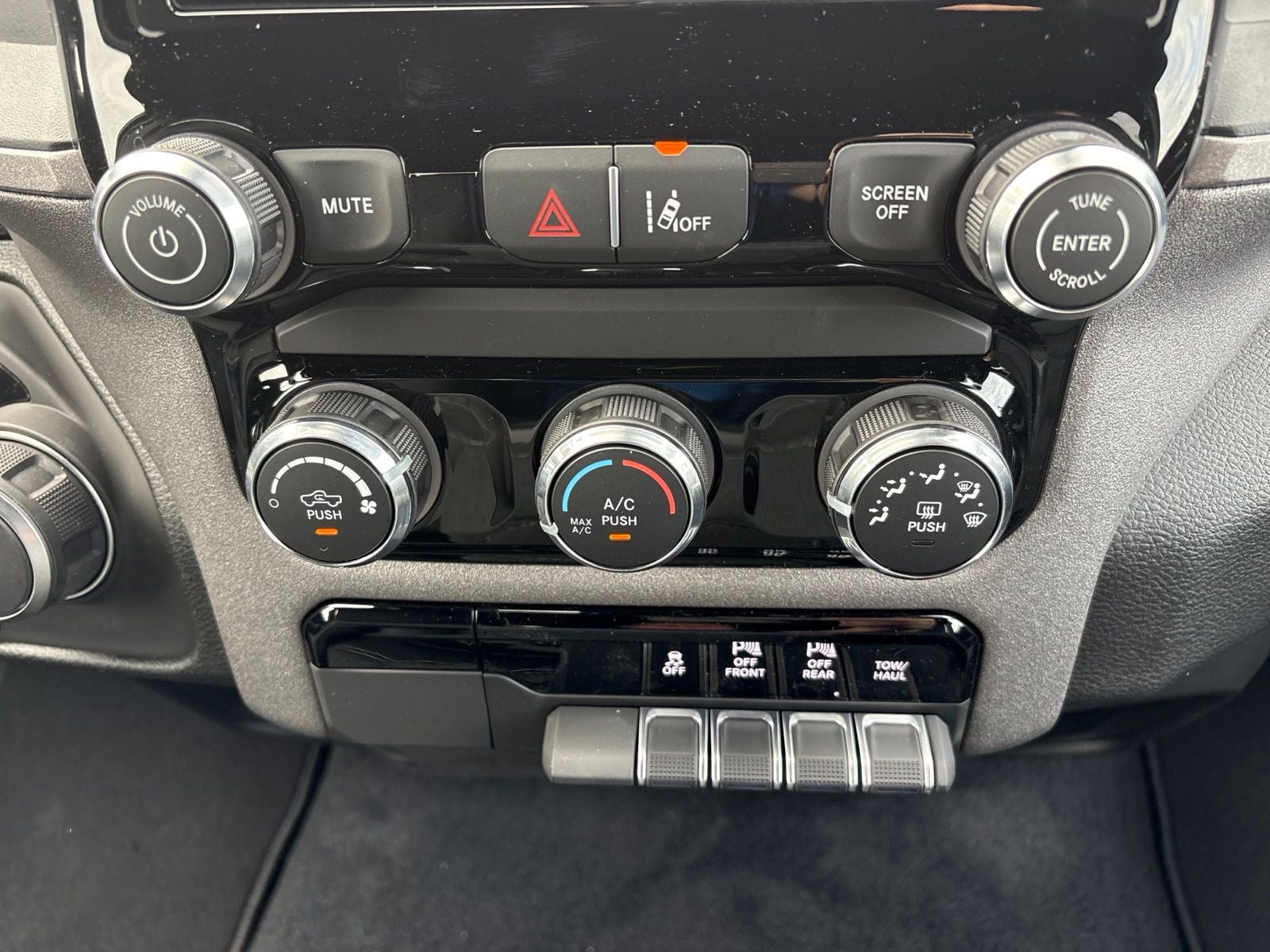 2026 RAM Ram 1500 RAM 1500 EXPRESS QUAD CAB 4X2 6'4' BOX