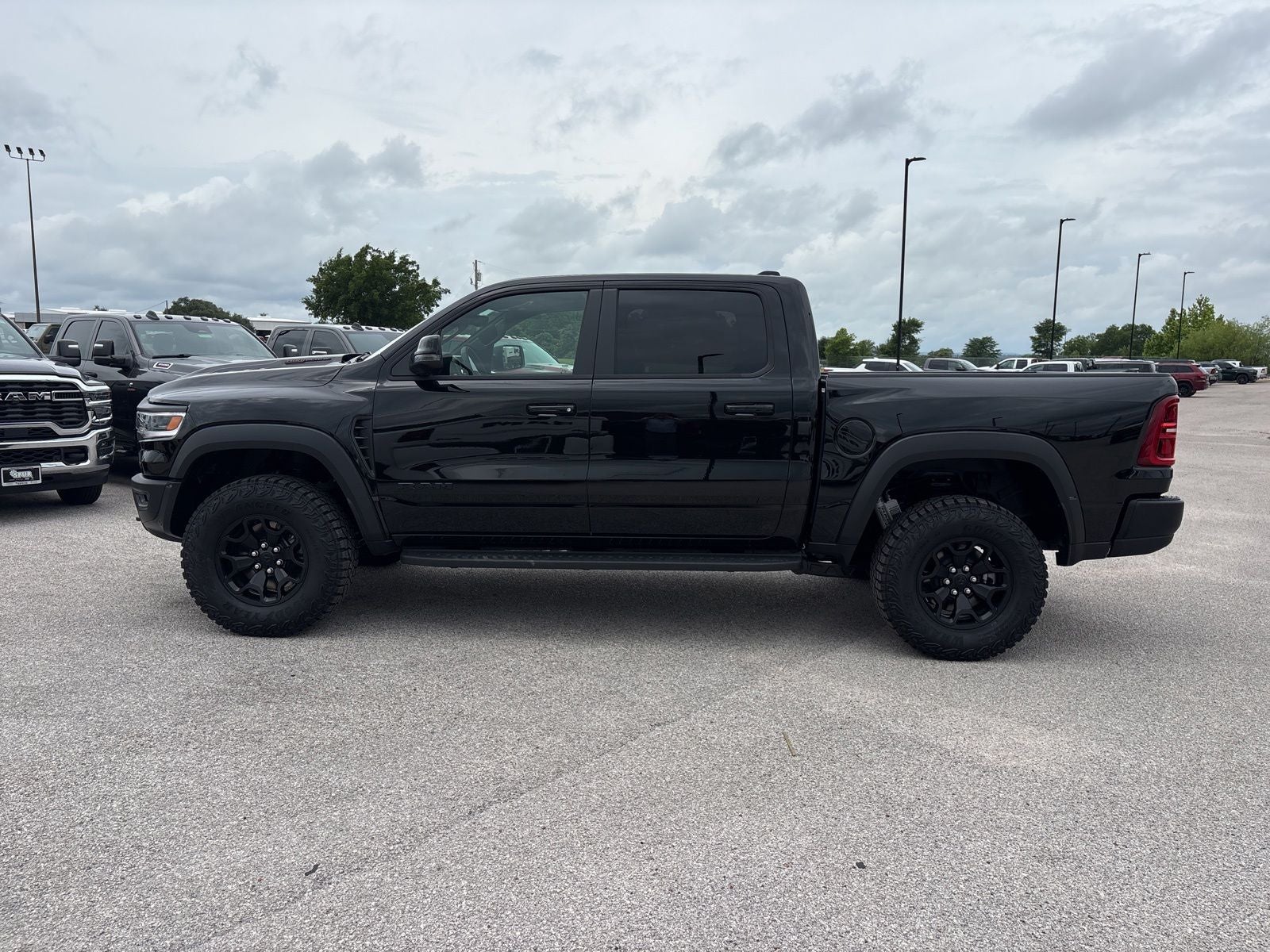 2026 RAM Ram 1500 RAM 1500 RHO CREW CAB 4X4 5'7' BOX