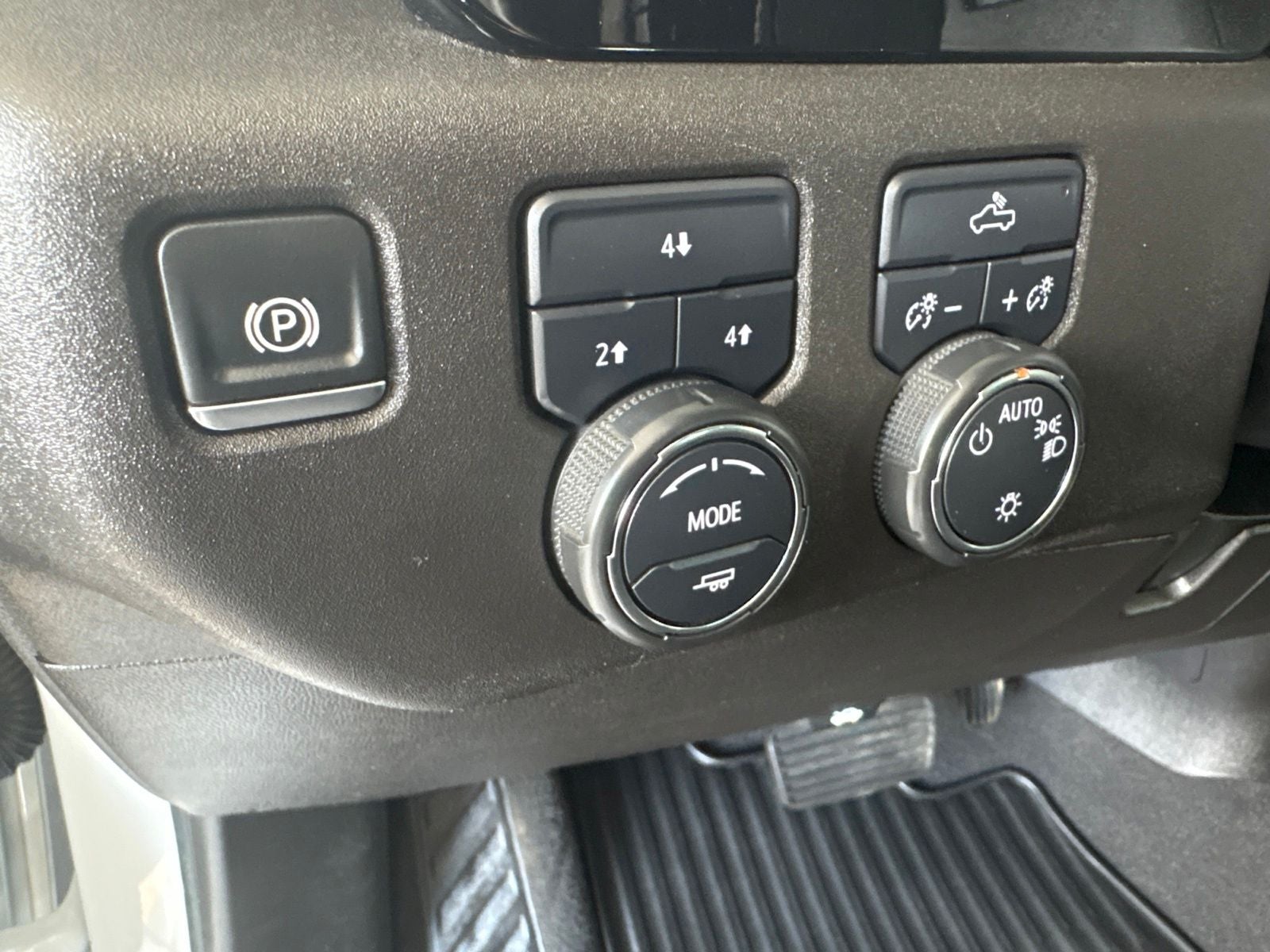 2024 Chevrolet Silverado 3500HD 4WD Crew Cab Long Bed LT
