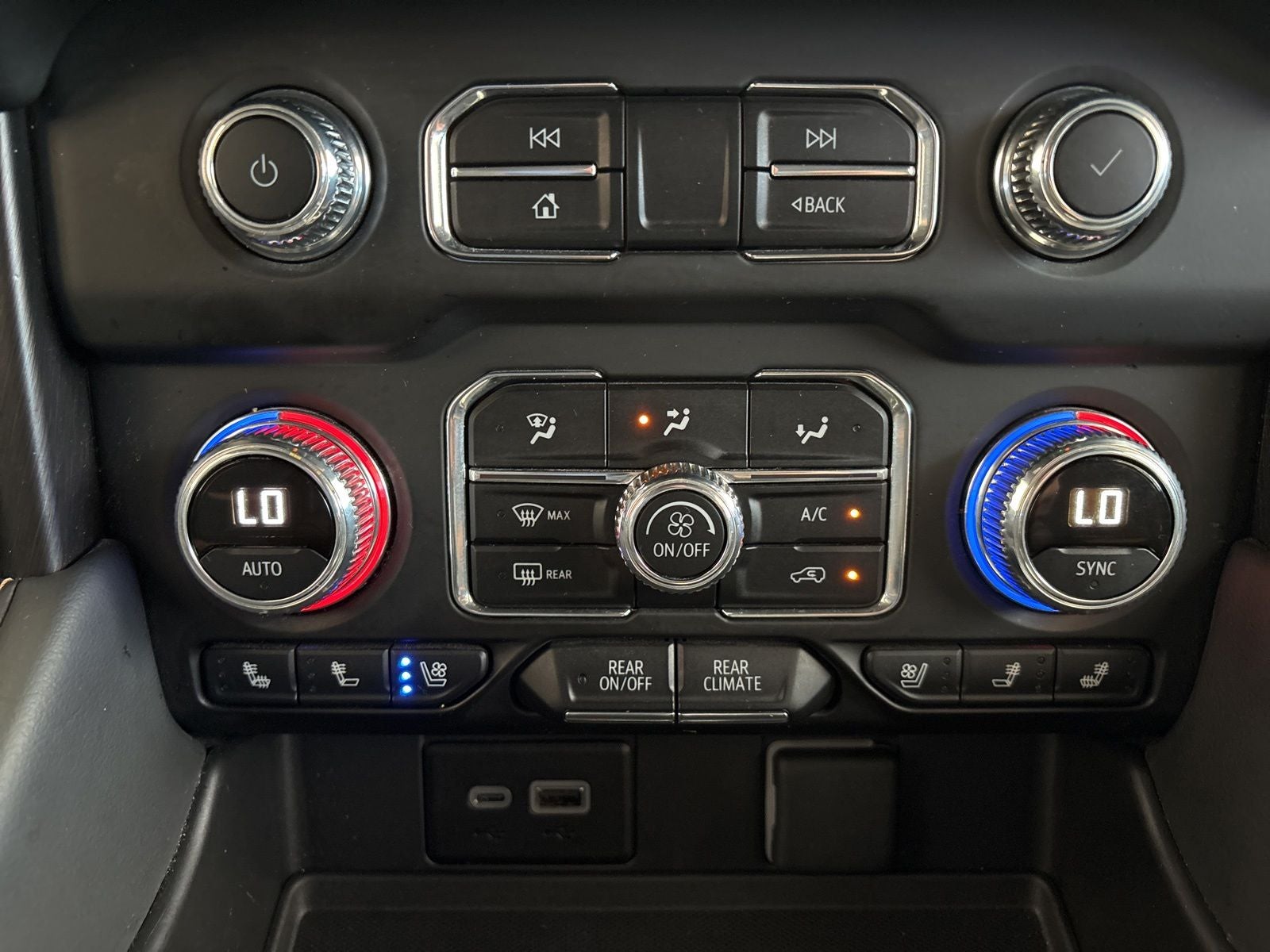2024 GMC Yukon 4WD AT4