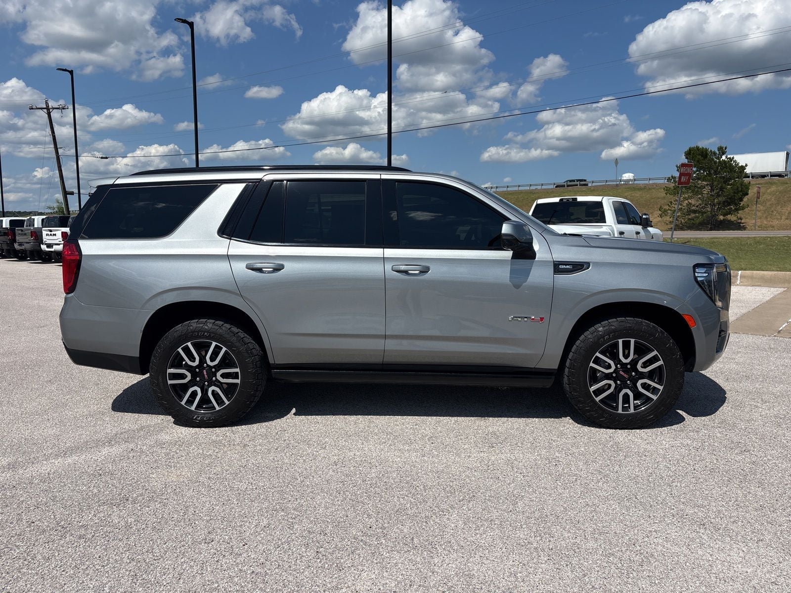2024 GMC Yukon 4WD AT4