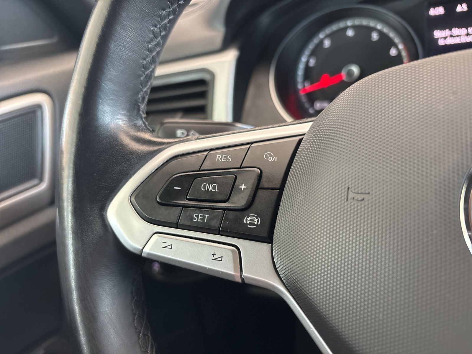 2020 Volkswagen Atlas Cross Sport 2.0T SE