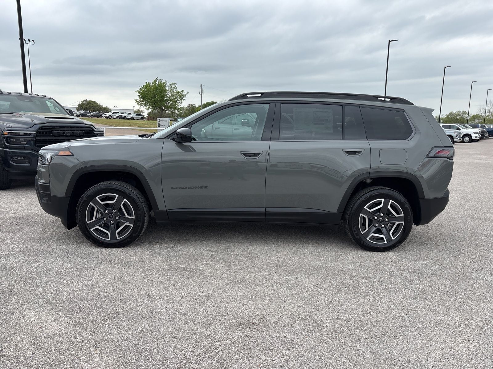 2026 Jeep Cherokee CHEROKEE LAREDO 4X4