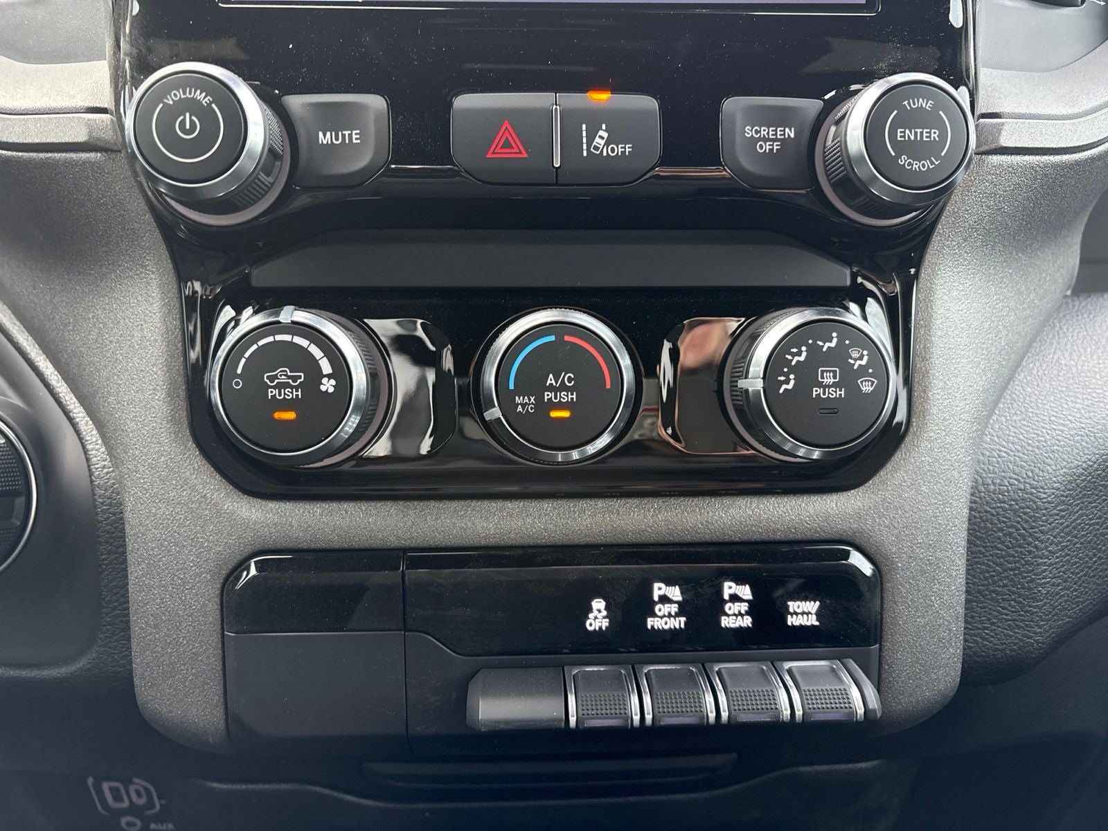 2026 RAM Ram 1500 RAM 1500 EXPRESS CREW CAB 4X2 5'7' BOX