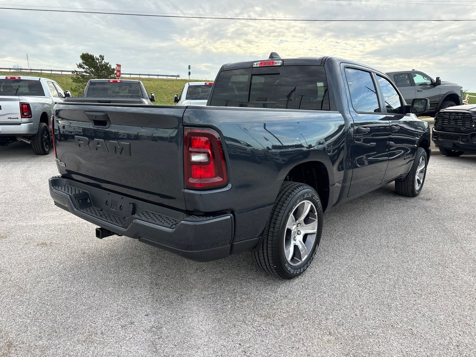 2026 RAM Ram 1500 RAM 1500 EXPRESS CREW CAB 4X2 5'7' BOX