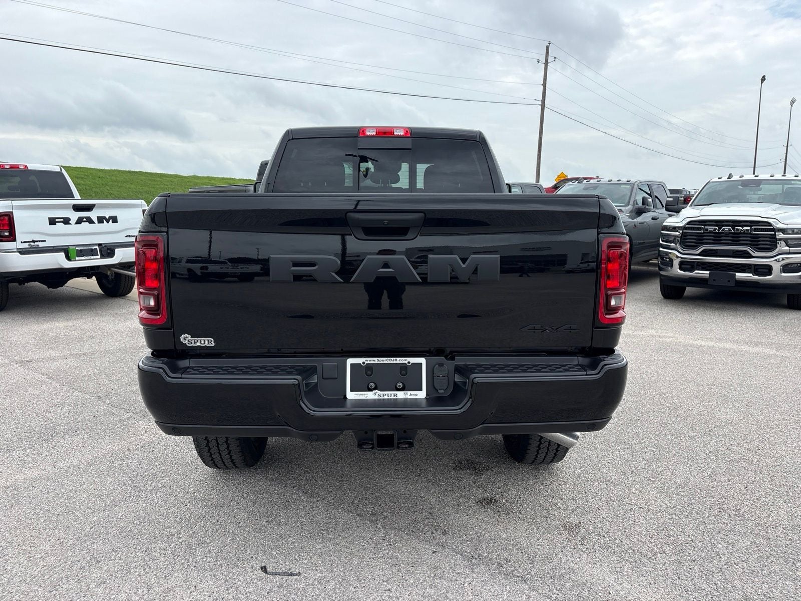2026 RAM Ram 2500 RAM 2500 BLACK EXPRESS CREW CAB 4X4 6'4' BOX
