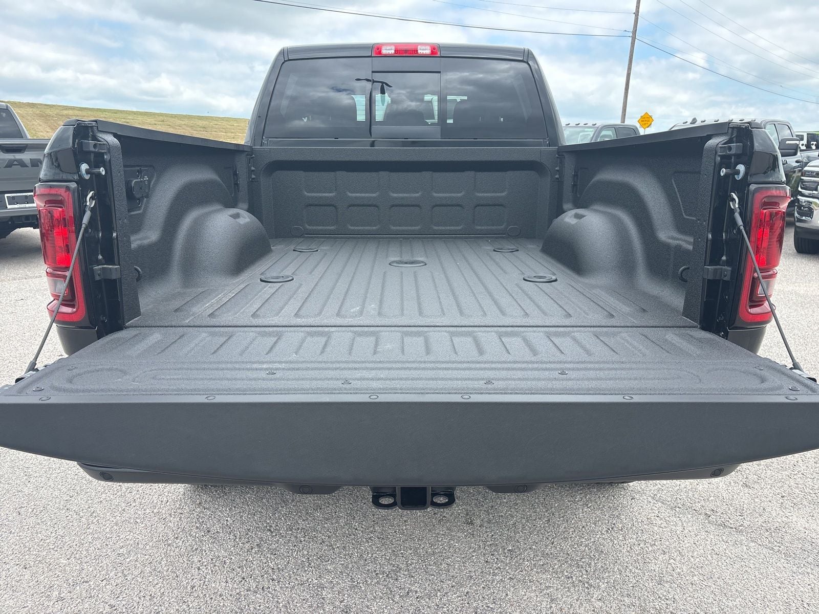 2026 RAM Ram 2500 RAM 2500 BLACK EXPRESS CREW CAB 4X4 6'4' BOX