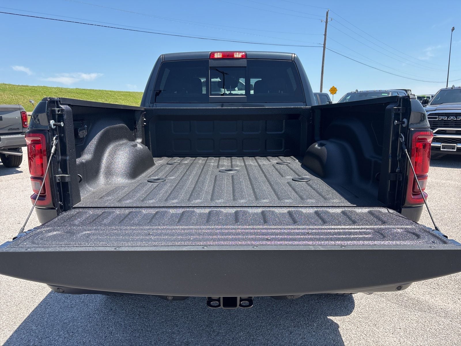 2026 RAM Ram 2500 RAM 2500 BLACK EXPRESS CREW CAB 4X4 6'4' BOX