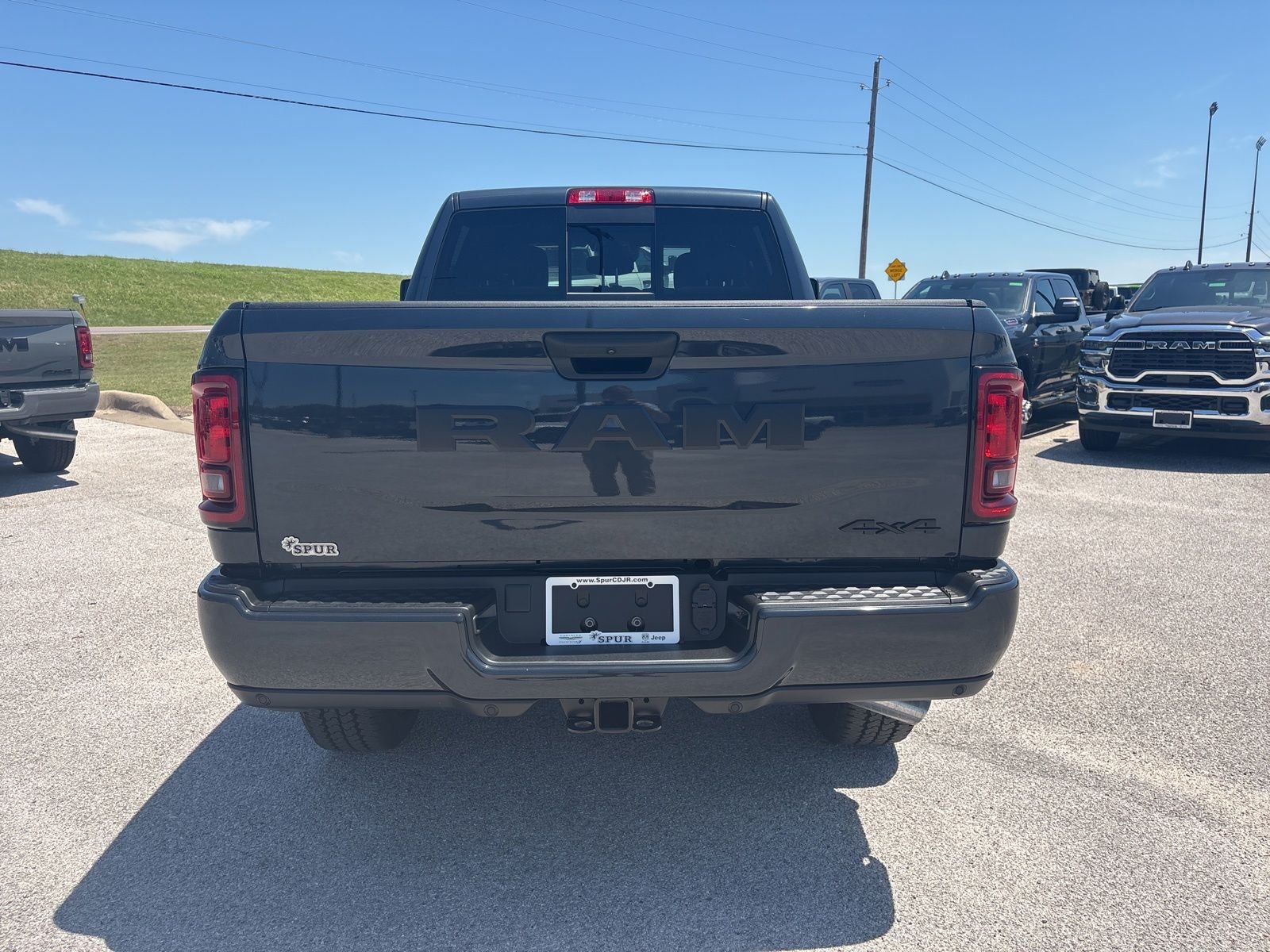 2026 RAM Ram 2500 RAM 2500 BLACK EXPRESS CREW CAB 4X4 6'4' BOX