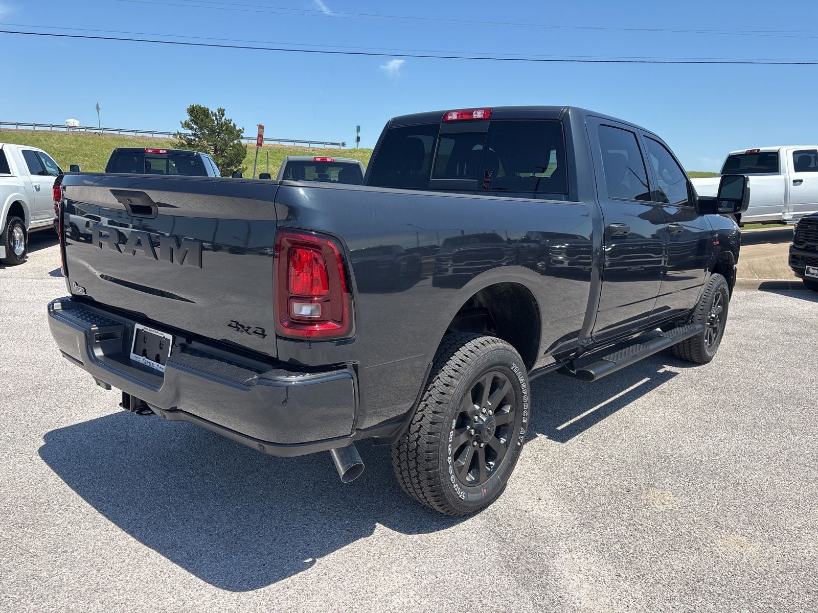 2026 RAM Ram 2500 RAM 2500 BLACK EXPRESS CREW CAB 4X4 6'4' BOX