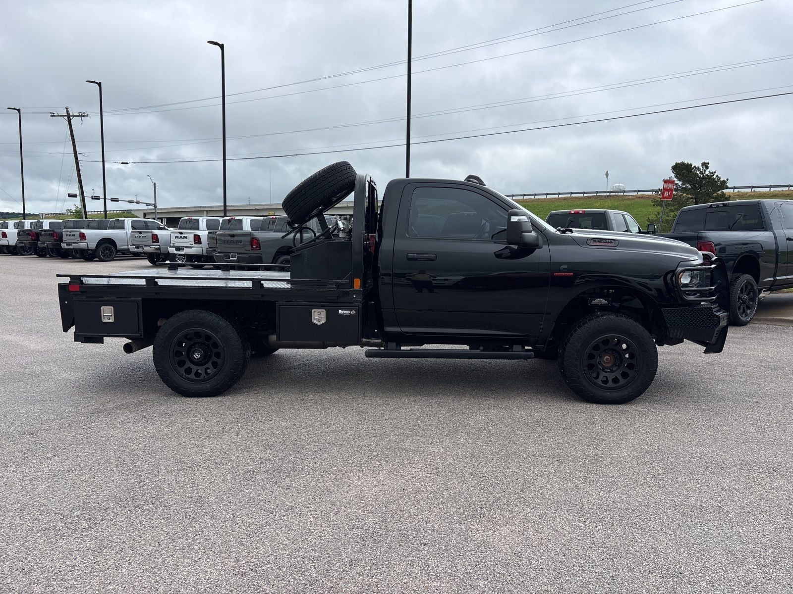 2024 RAM 3500 Chassis Tradesman/SLT