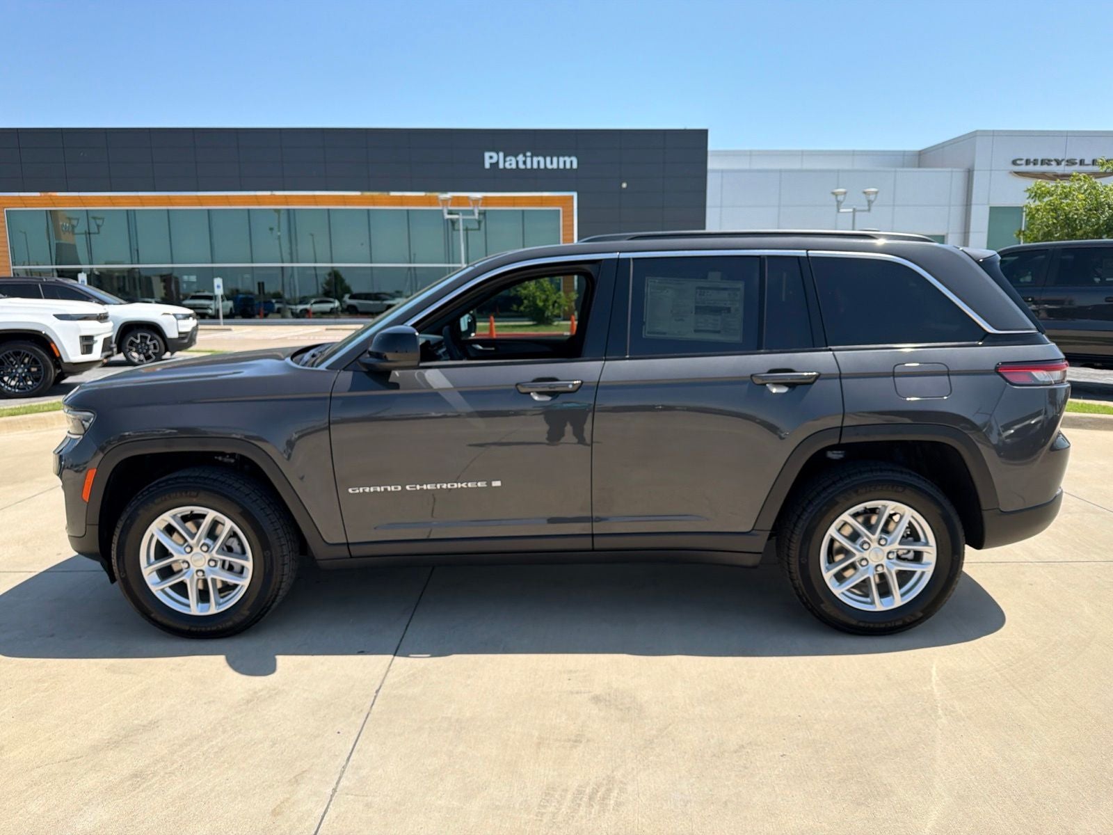 2026 Jeep Grand Cherokee GRAND CHEROKEE LAREDO 4X2