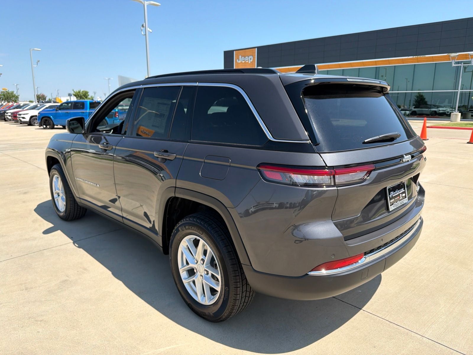 2026 Jeep Grand Cherokee GRAND CHEROKEE LAREDO 4X2