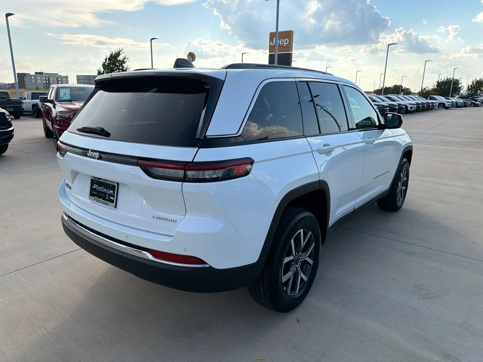 2027 Jeep Grand Cherokee Laredo X