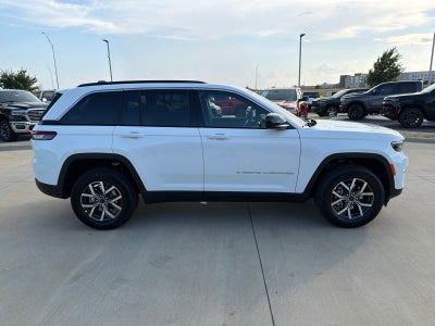 2027 Jeep Grand Cherokee Laredo X