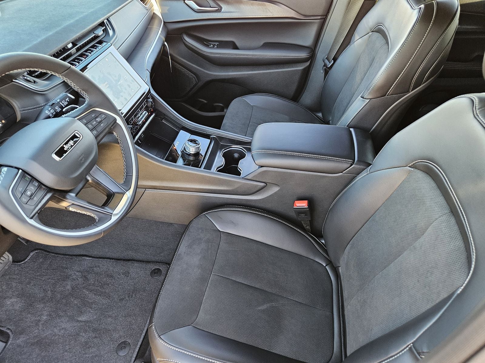 2025 Jeep Grand Cherokee GRAND CHEROKEE ALTITUDE 4X2