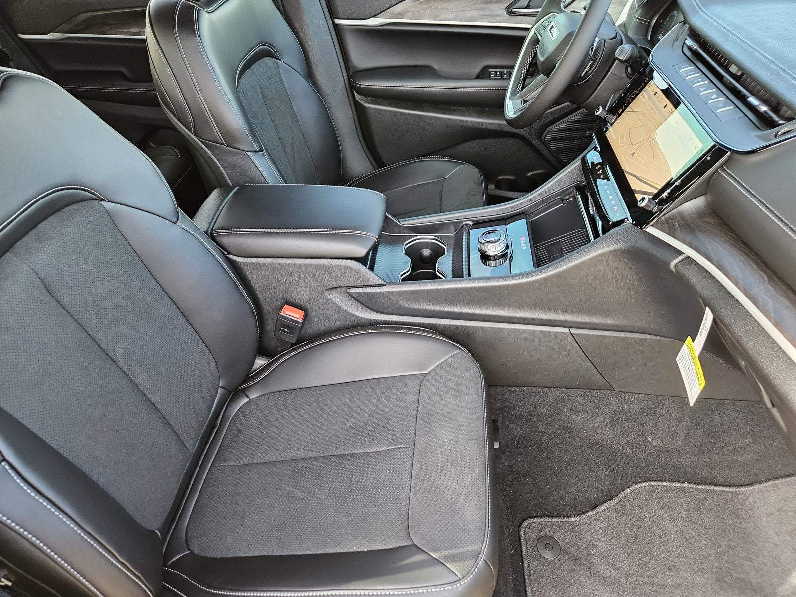 2026 Jeep Grand Cherokee GRAND CHEROKEE LAREDO ALTITUDE 4X2