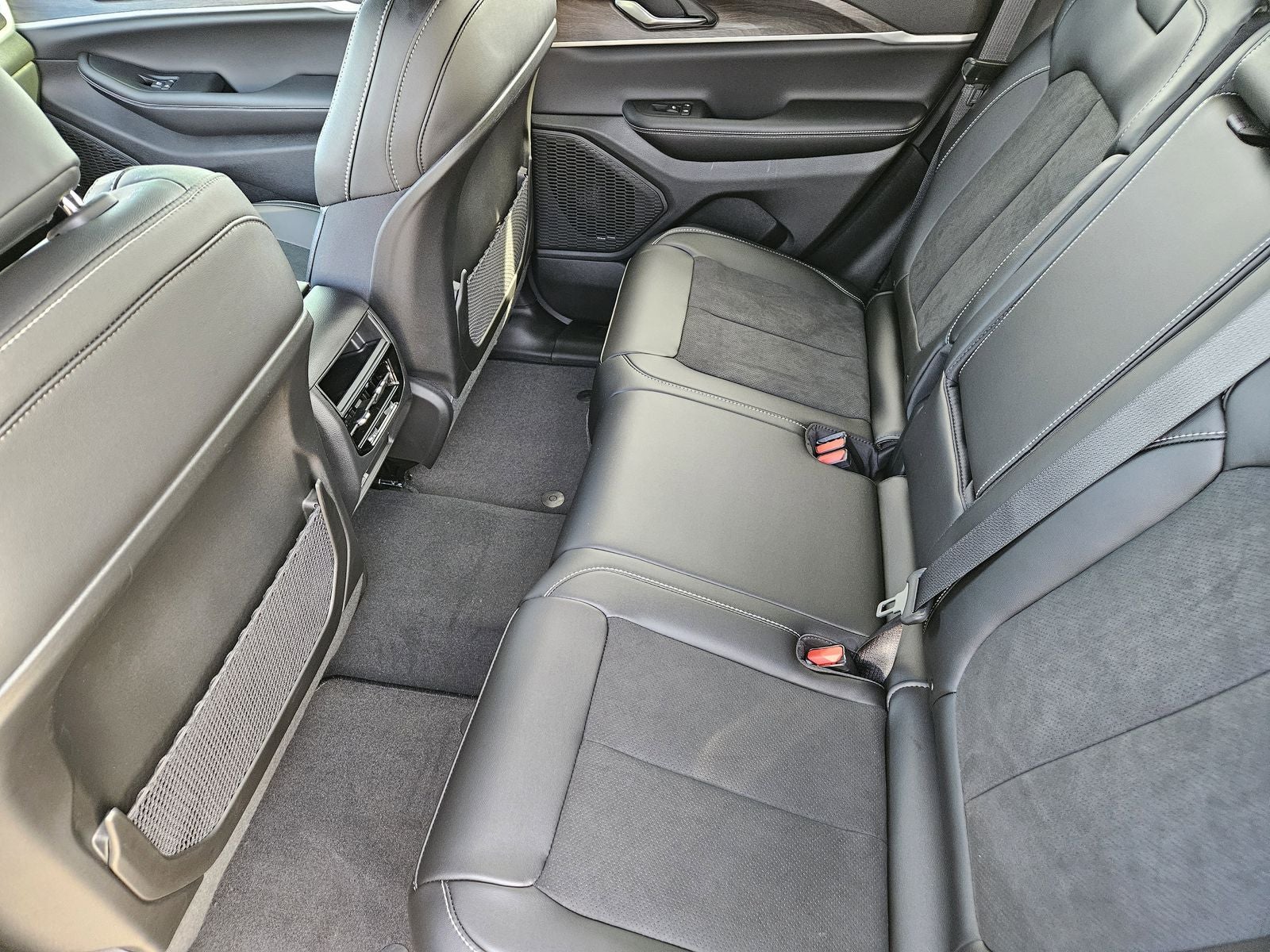 2026 Jeep Grand Cherokee GRAND CHEROKEE LAREDO ALTITUDE 4X2