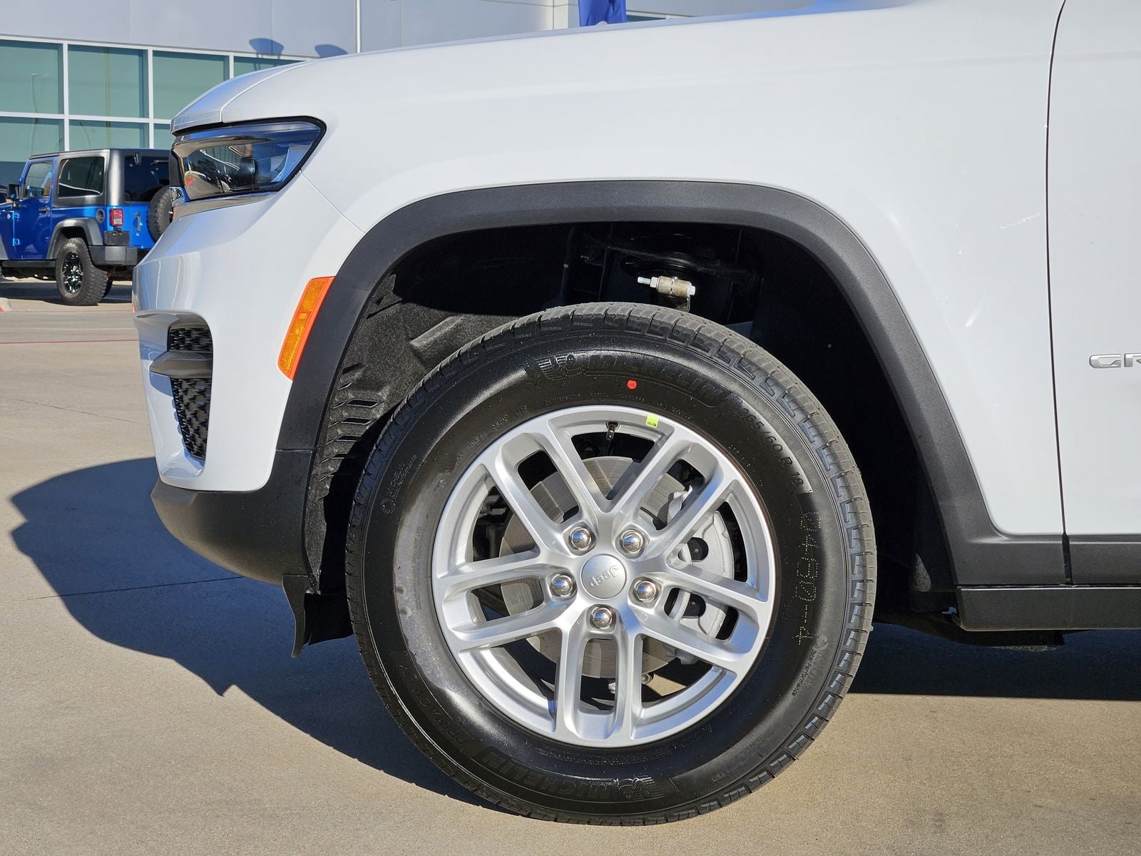 2025 Jeep Grand Cherokee GRAND CHEROKEE LAREDO X 4X4