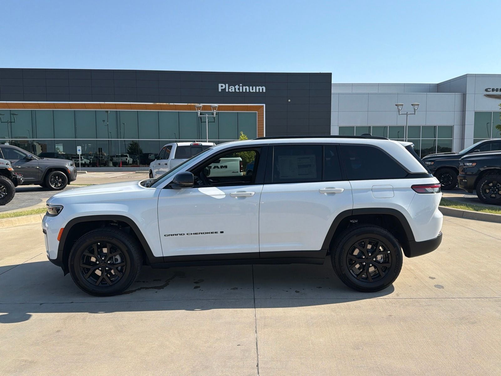 2026 Jeep Grand Cherokee GRAND CHEROKEE LAREDO ALTITUDE 4X4