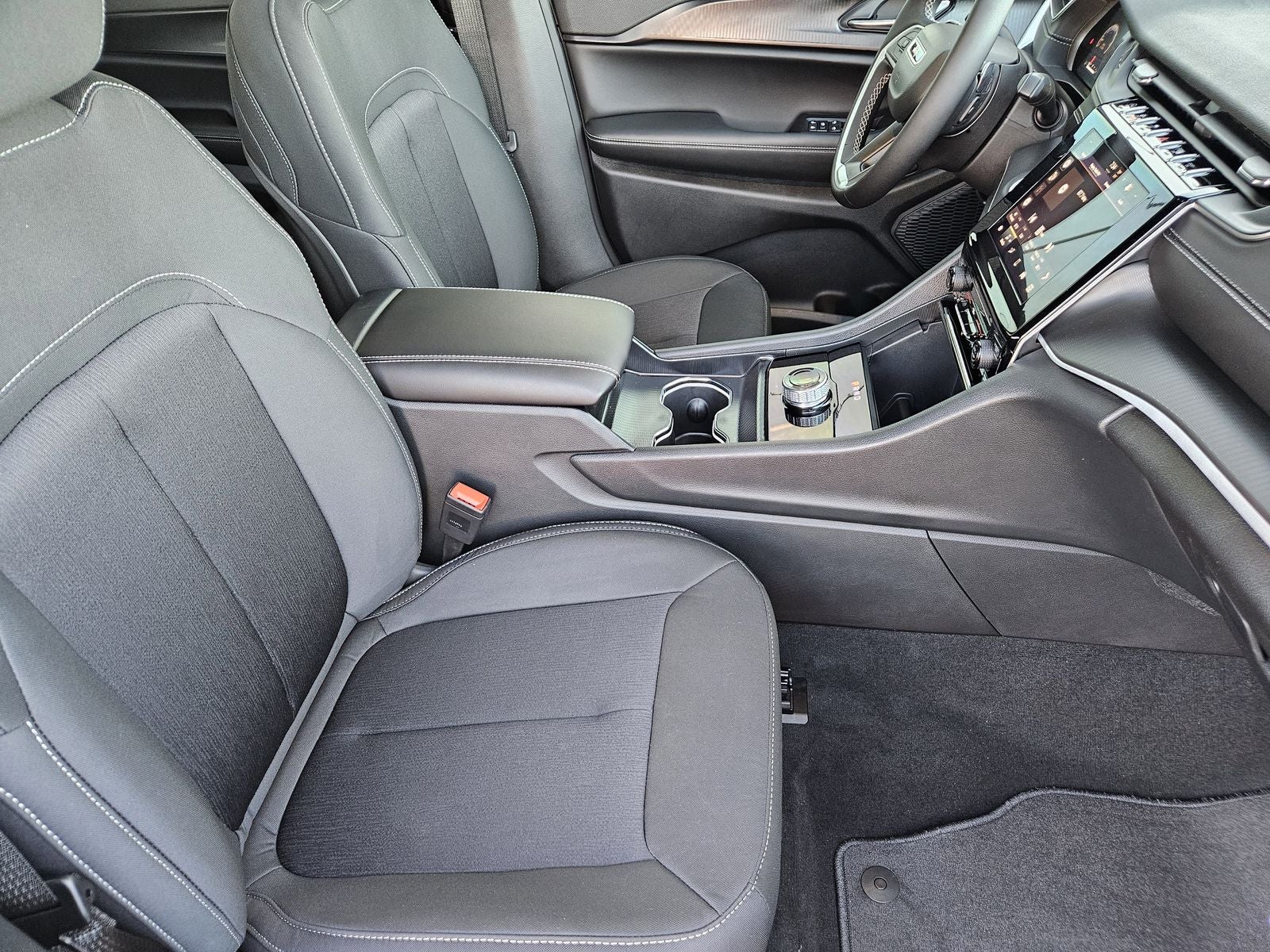 2025 Jeep Grand Cherokee L GRAND CHEROKEE L LAREDO X 4X2