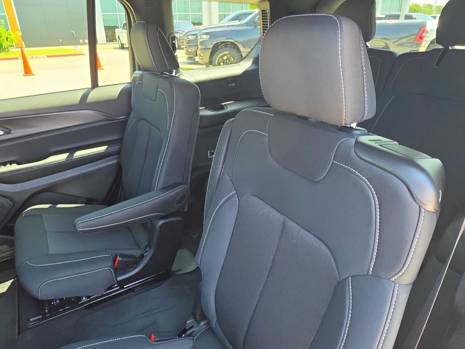 2026 Jeep Grand Cherokee L GRAND CHEROKEE L LAREDO X 4X2