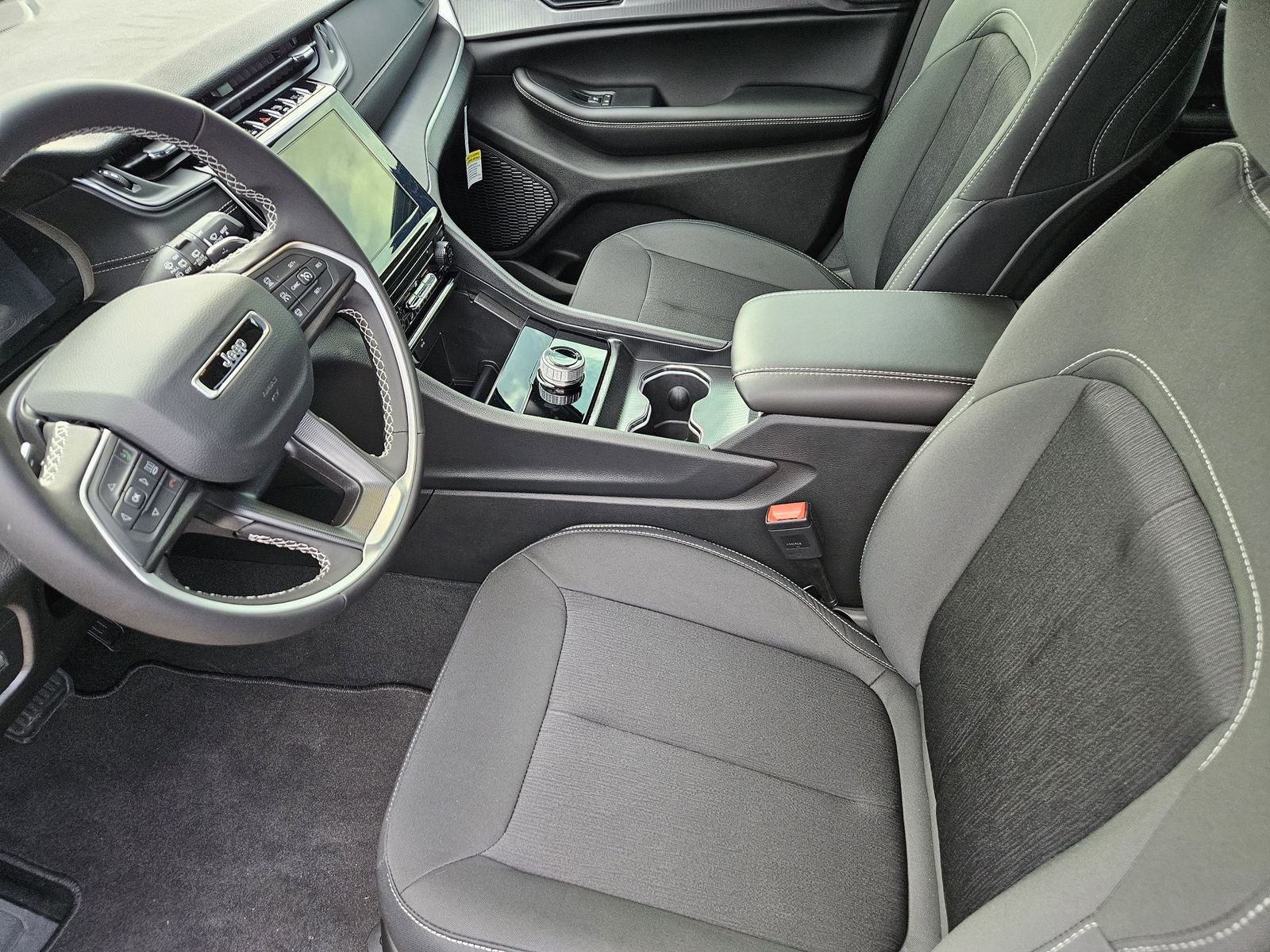 2025 Jeep Grand Cherokee L GRAND CHEROKEE L LAREDO X 4X2