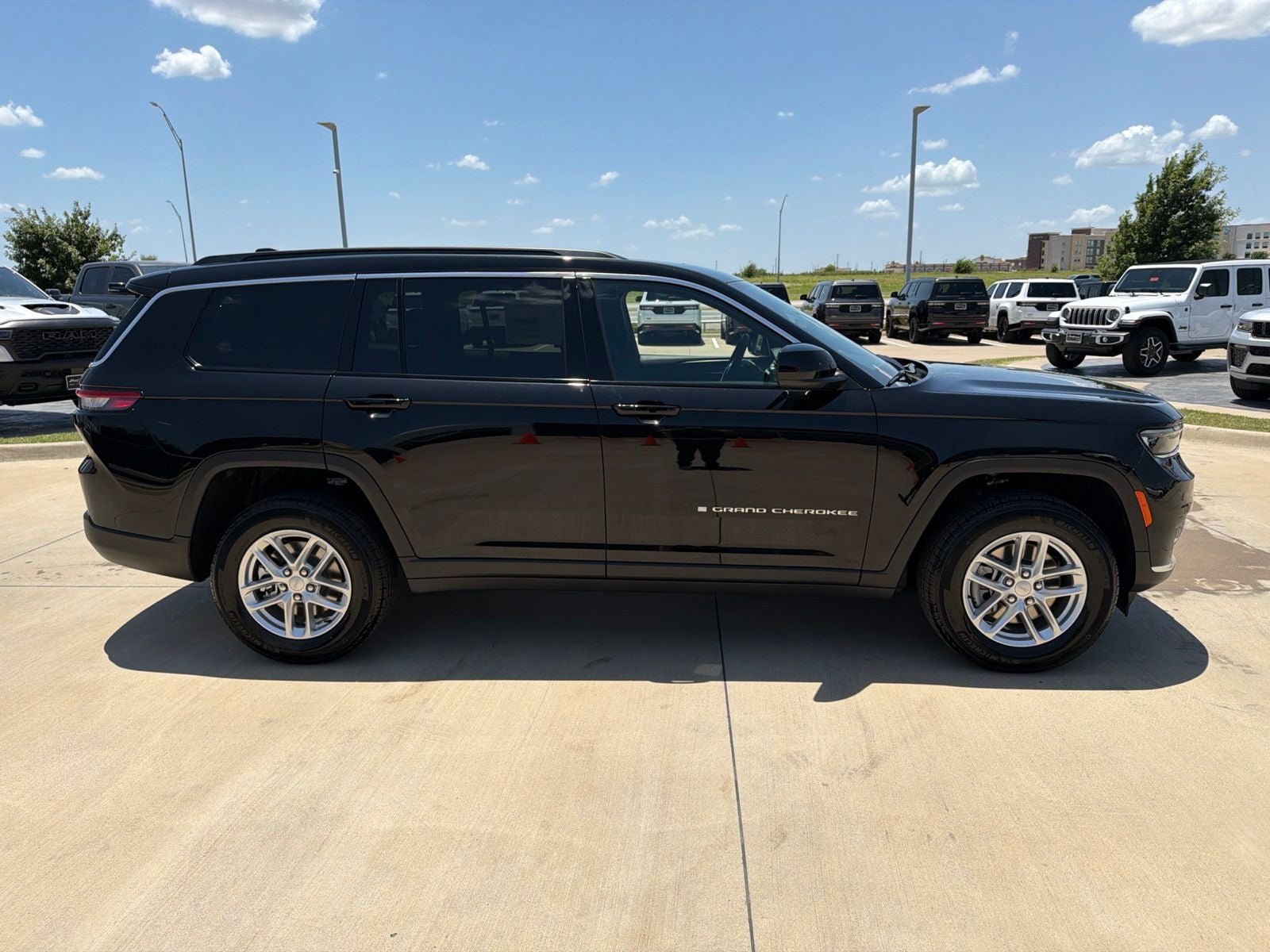 2026 Jeep Grand Cherokee L GRAND CHEROKEE L LAREDO X 4X2