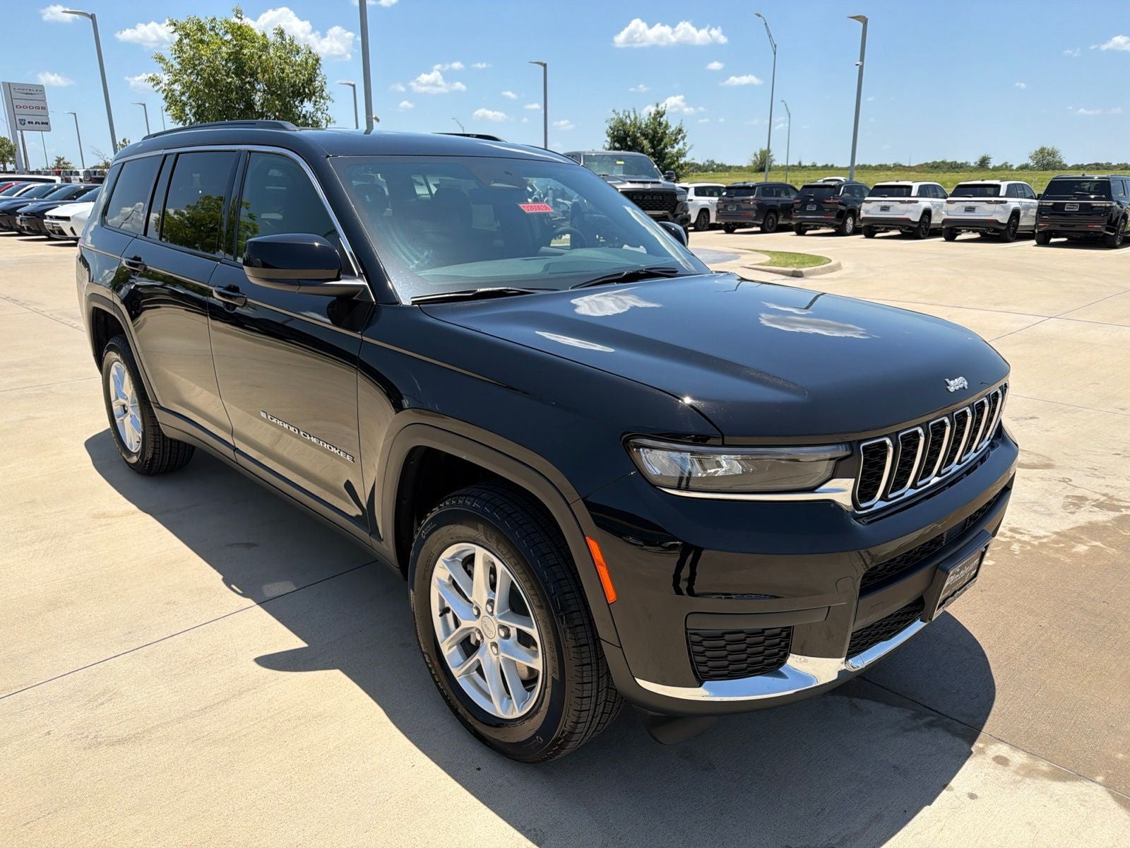 2026 Jeep Grand Cherokee L GRAND CHEROKEE L LAREDO X 4X2