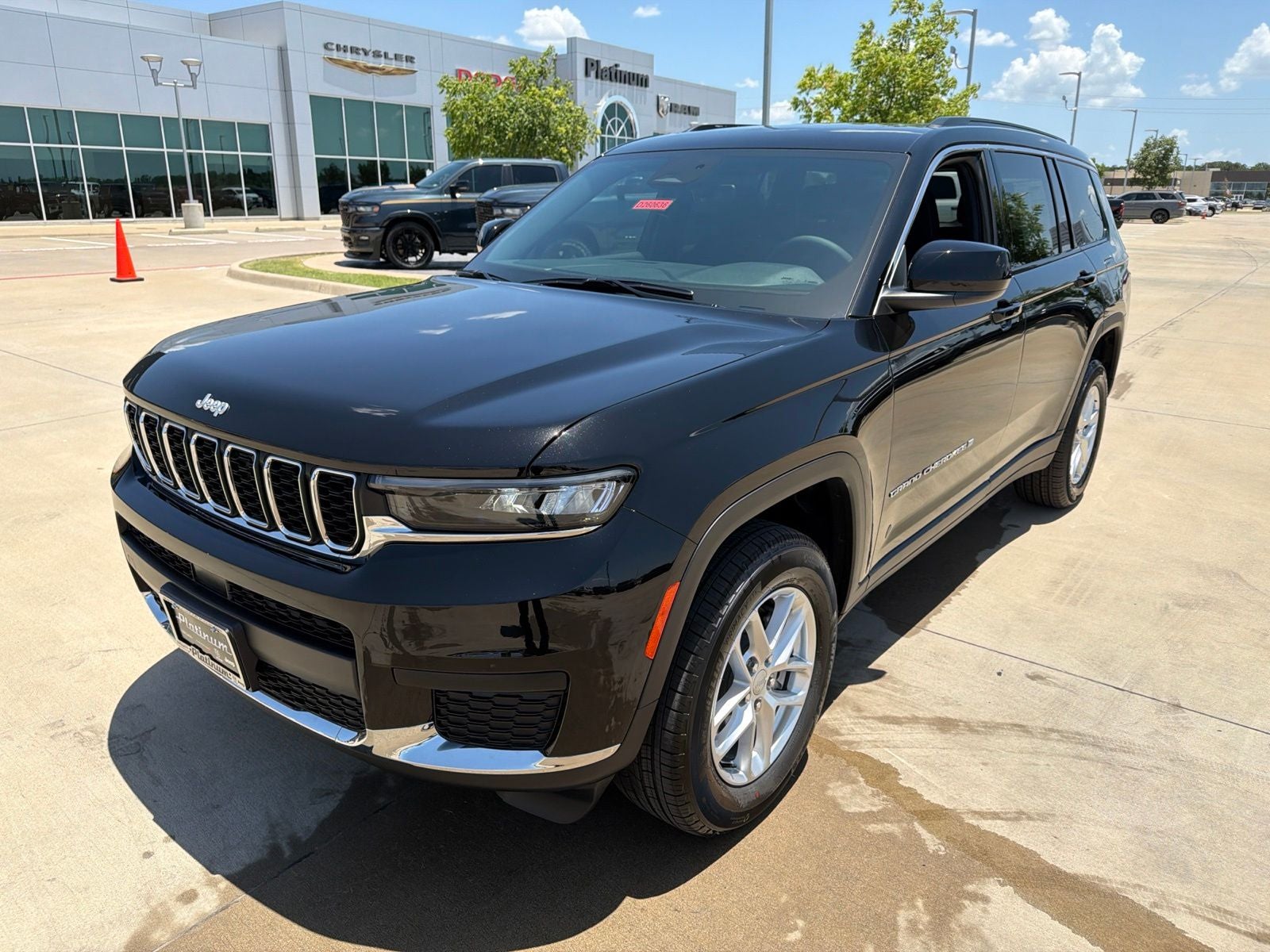 2026 Jeep Grand Cherokee L GRAND CHEROKEE L LAREDO X 4X2