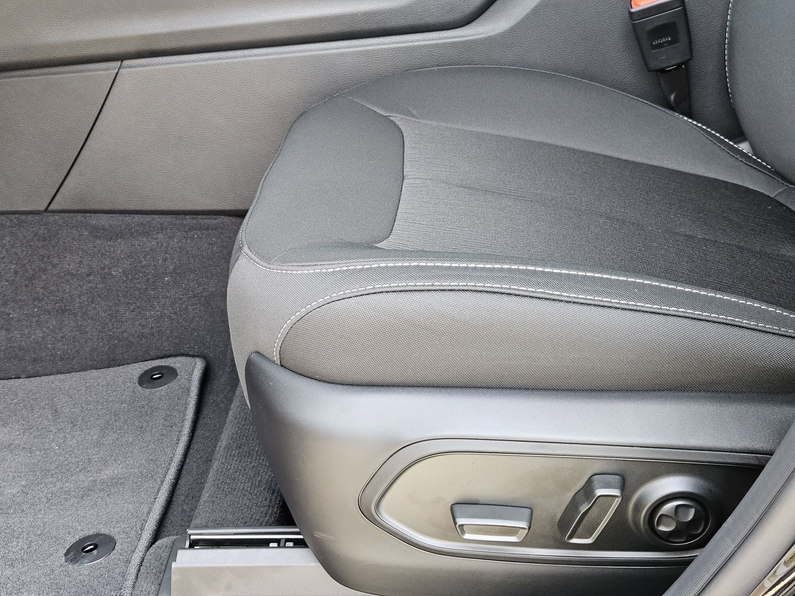 2025 Jeep Grand Cherokee L GRAND CHEROKEE L LAREDO X 4X2